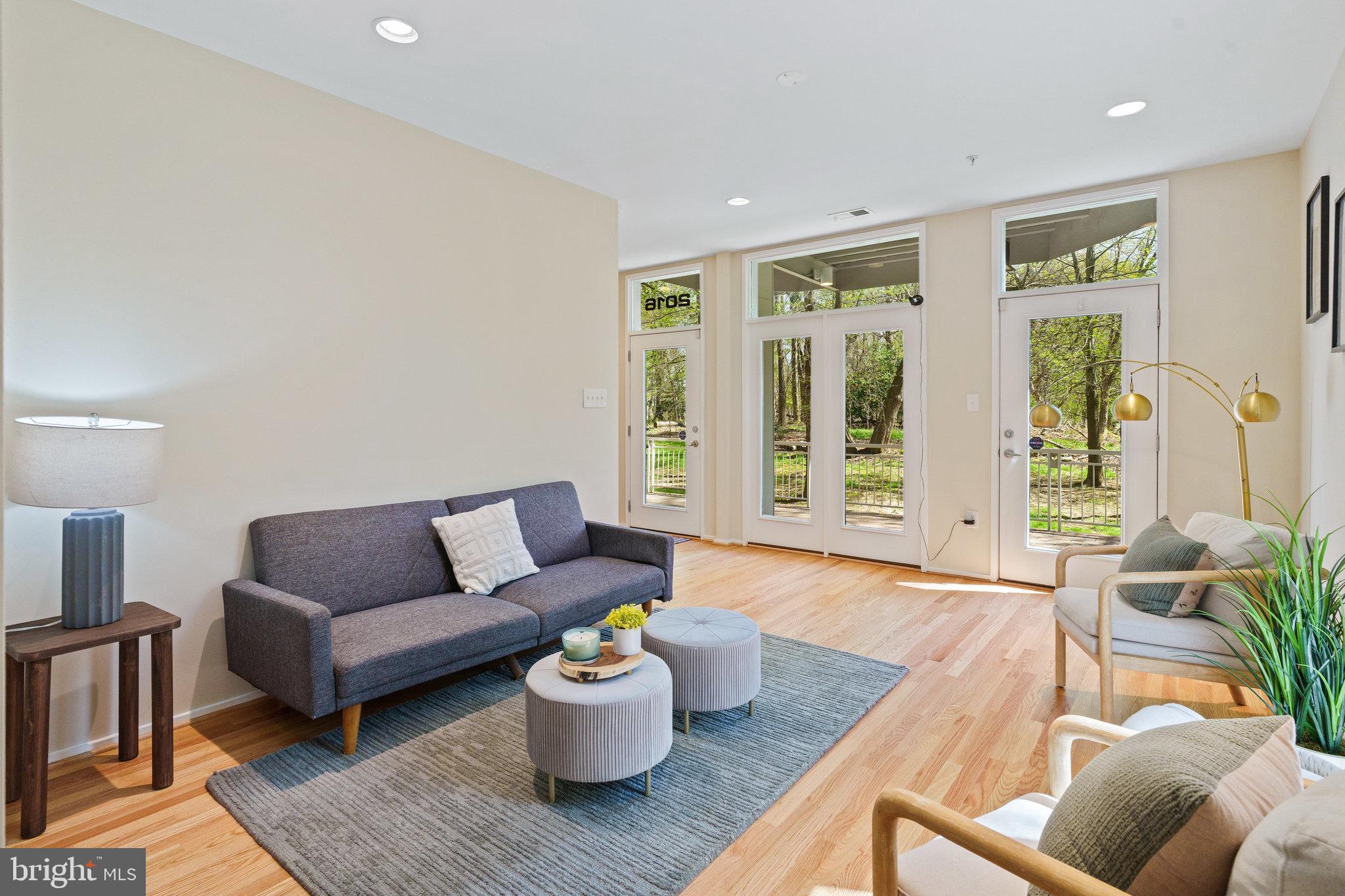 18 WEST - Residential