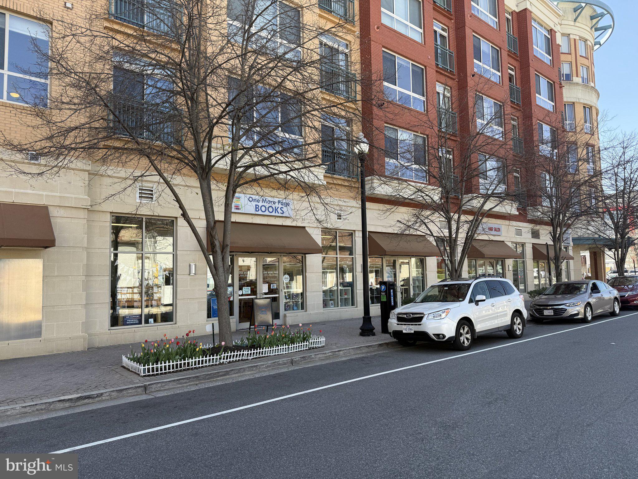 18 WEST - Residential