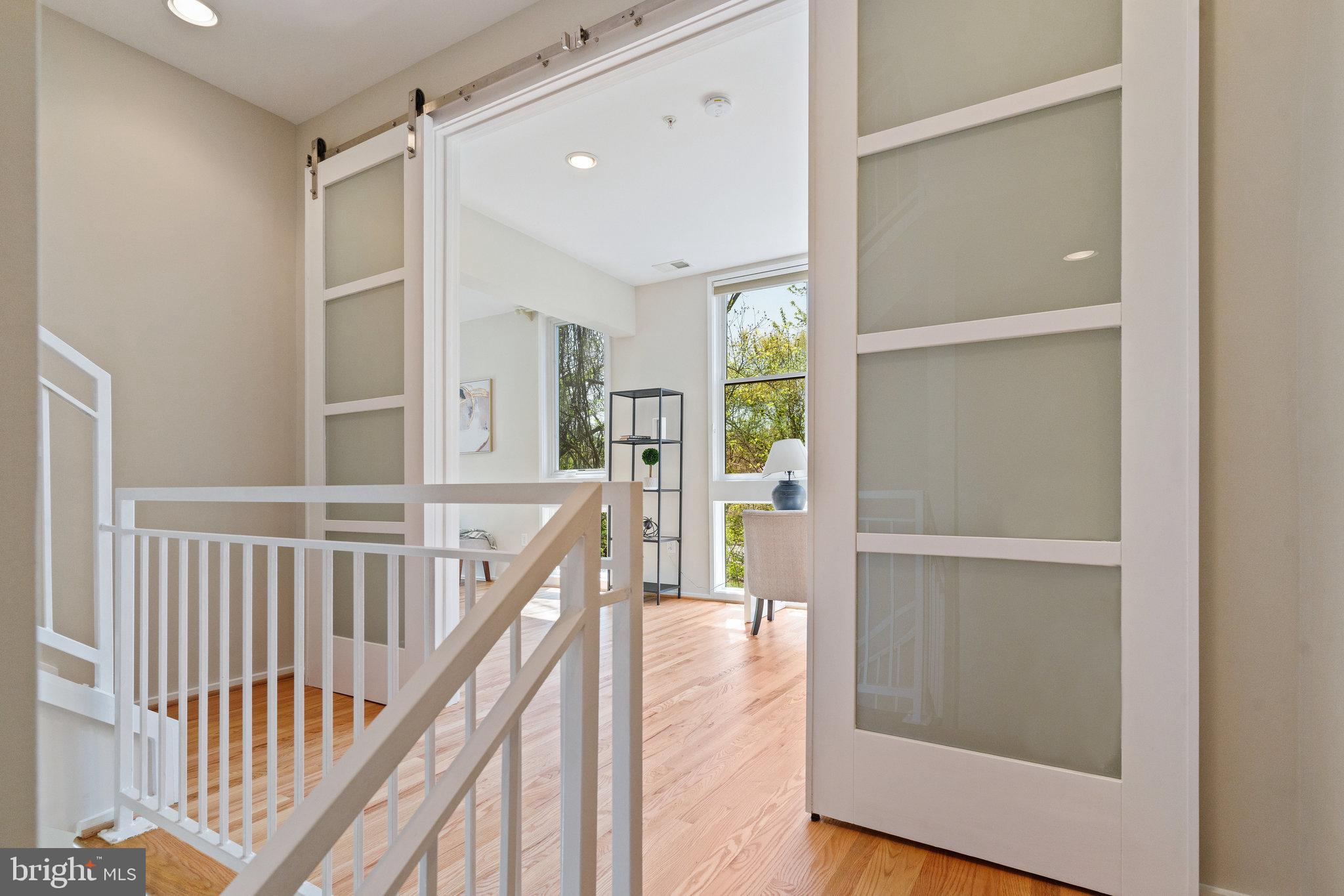 18 WEST - Residential