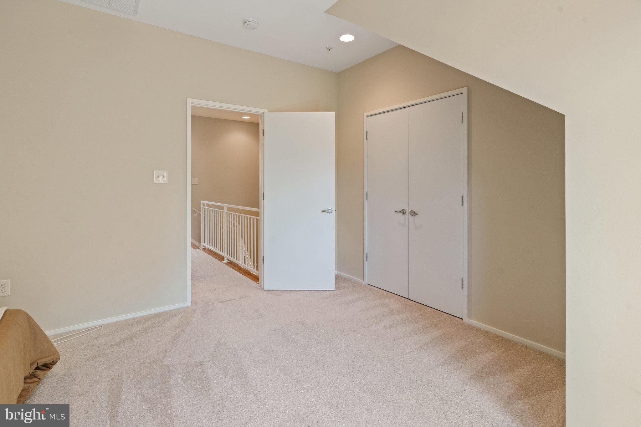 18 WEST - Residential