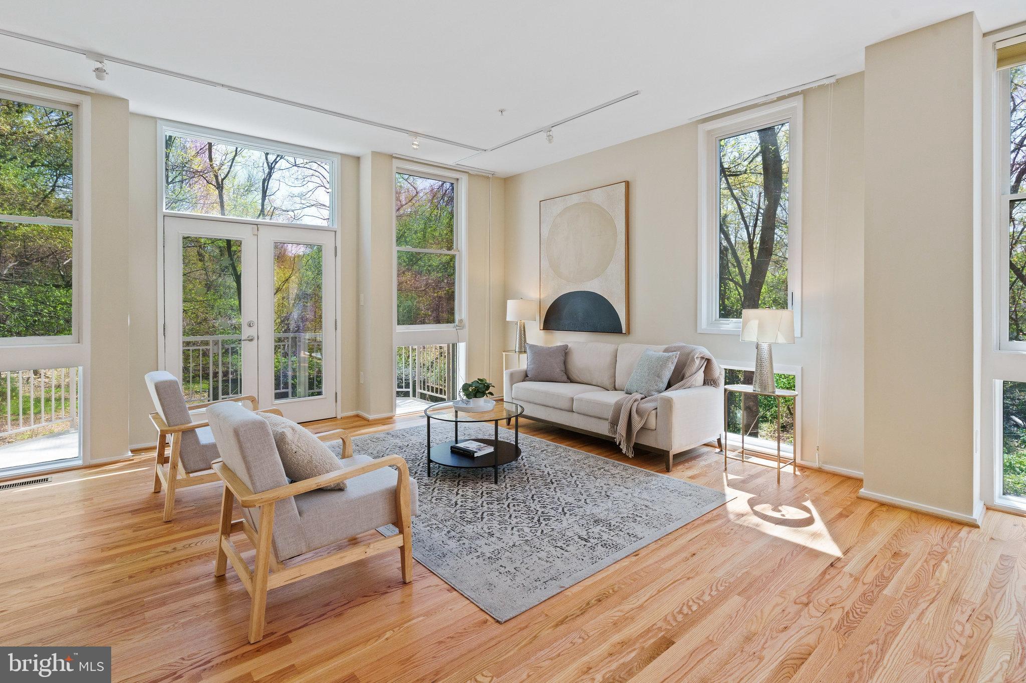 18 WEST - Residential