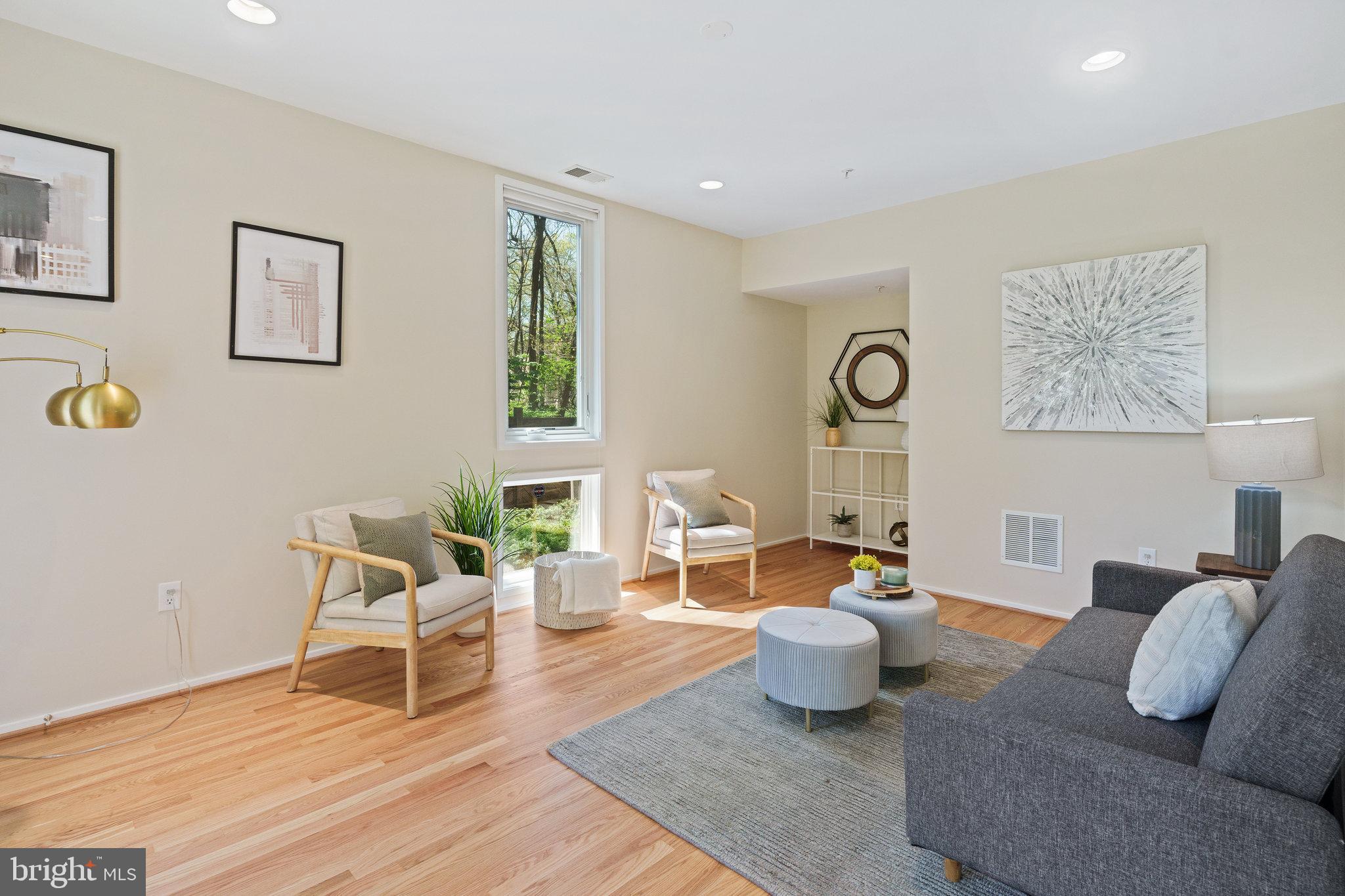 18 WEST - Residential