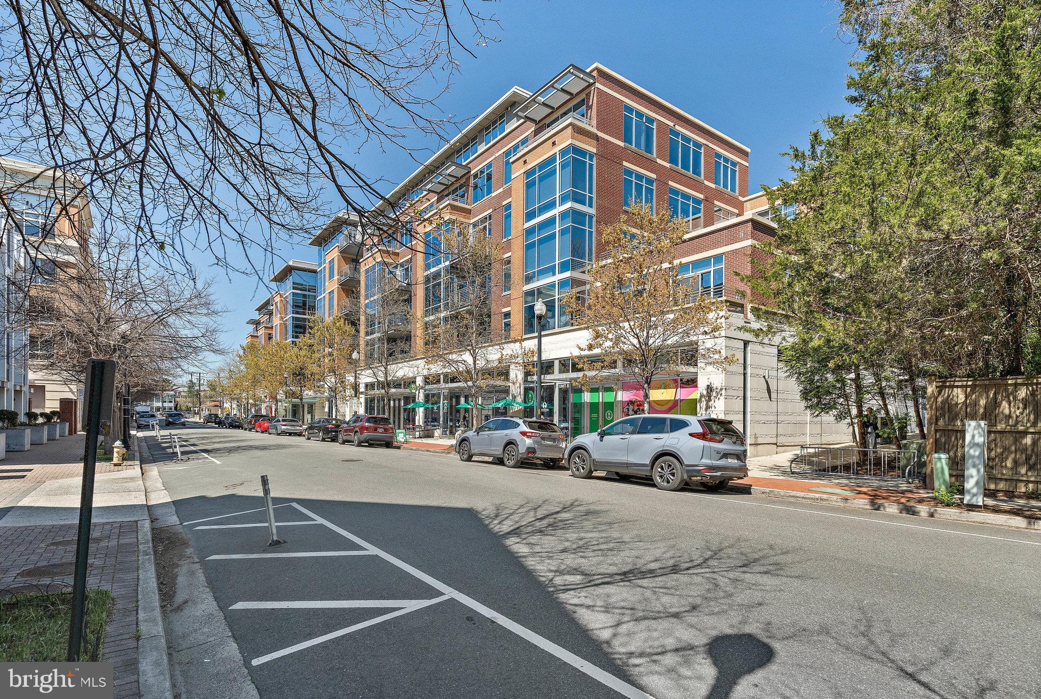 18 WEST - Residential