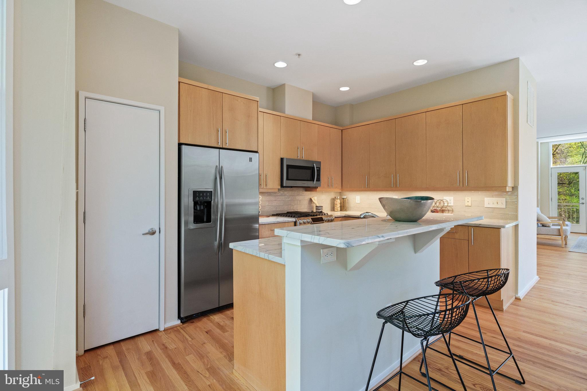 18 WEST - Residential