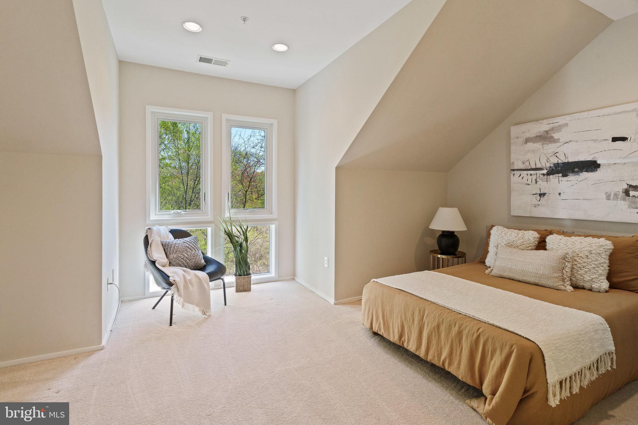 18 WEST - Residential