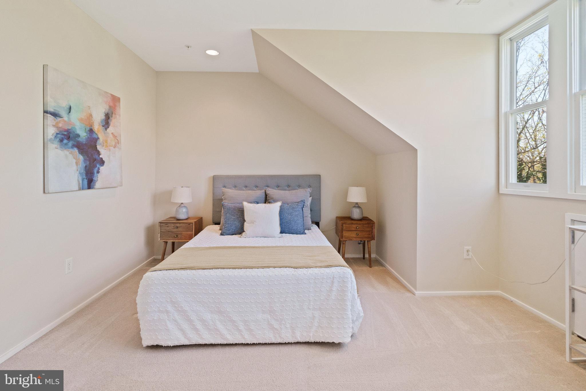 18 WEST - Residential