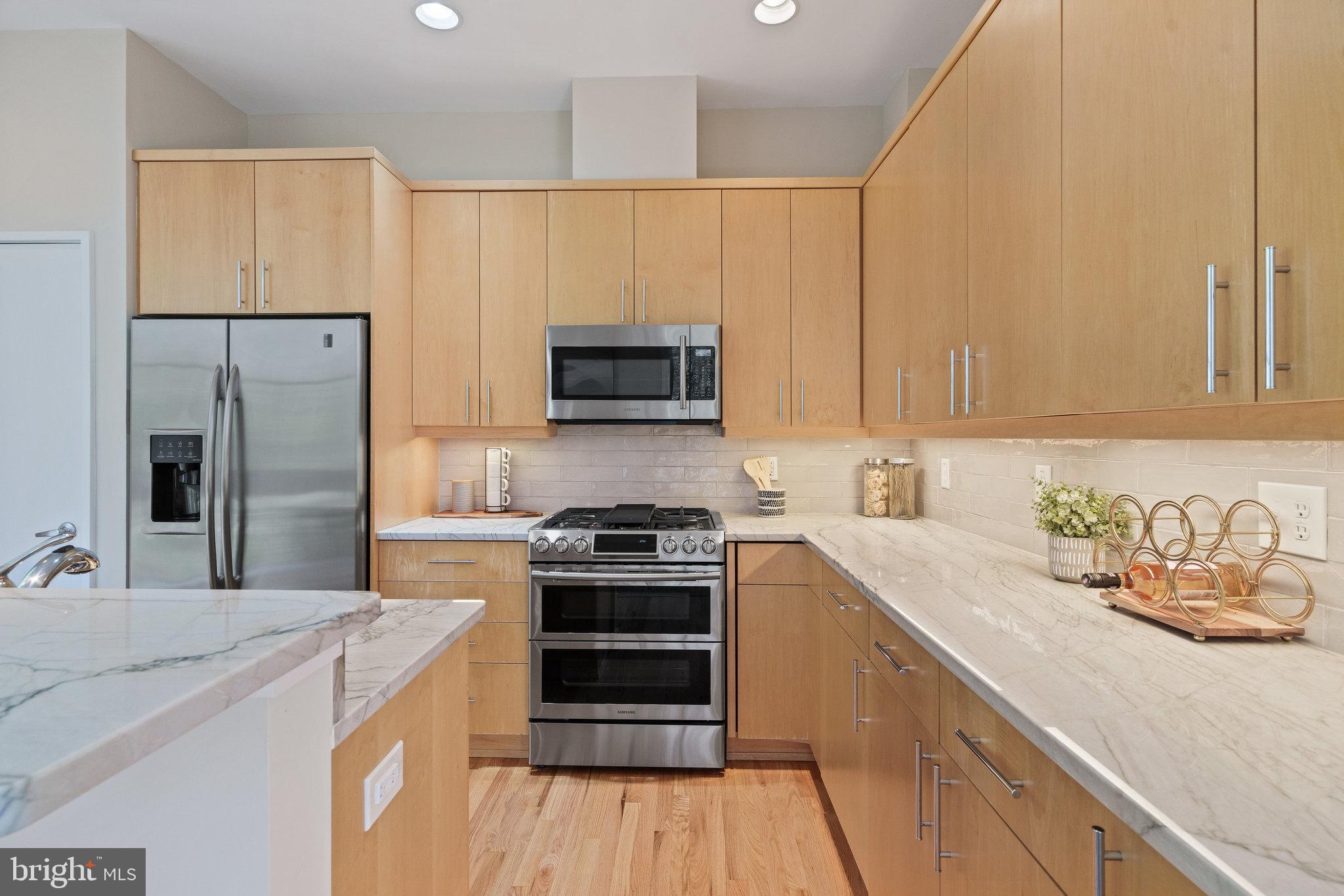 18 WEST - Residential