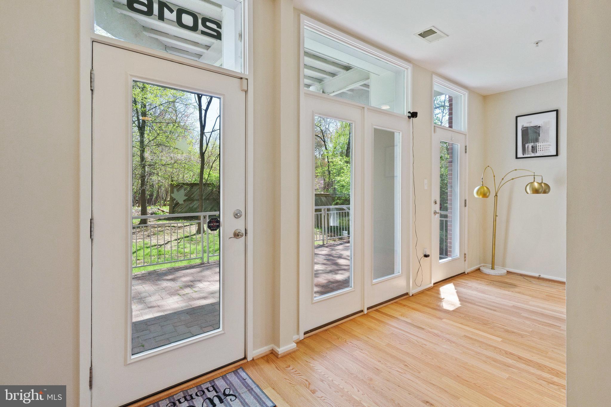 18 WEST - Residential