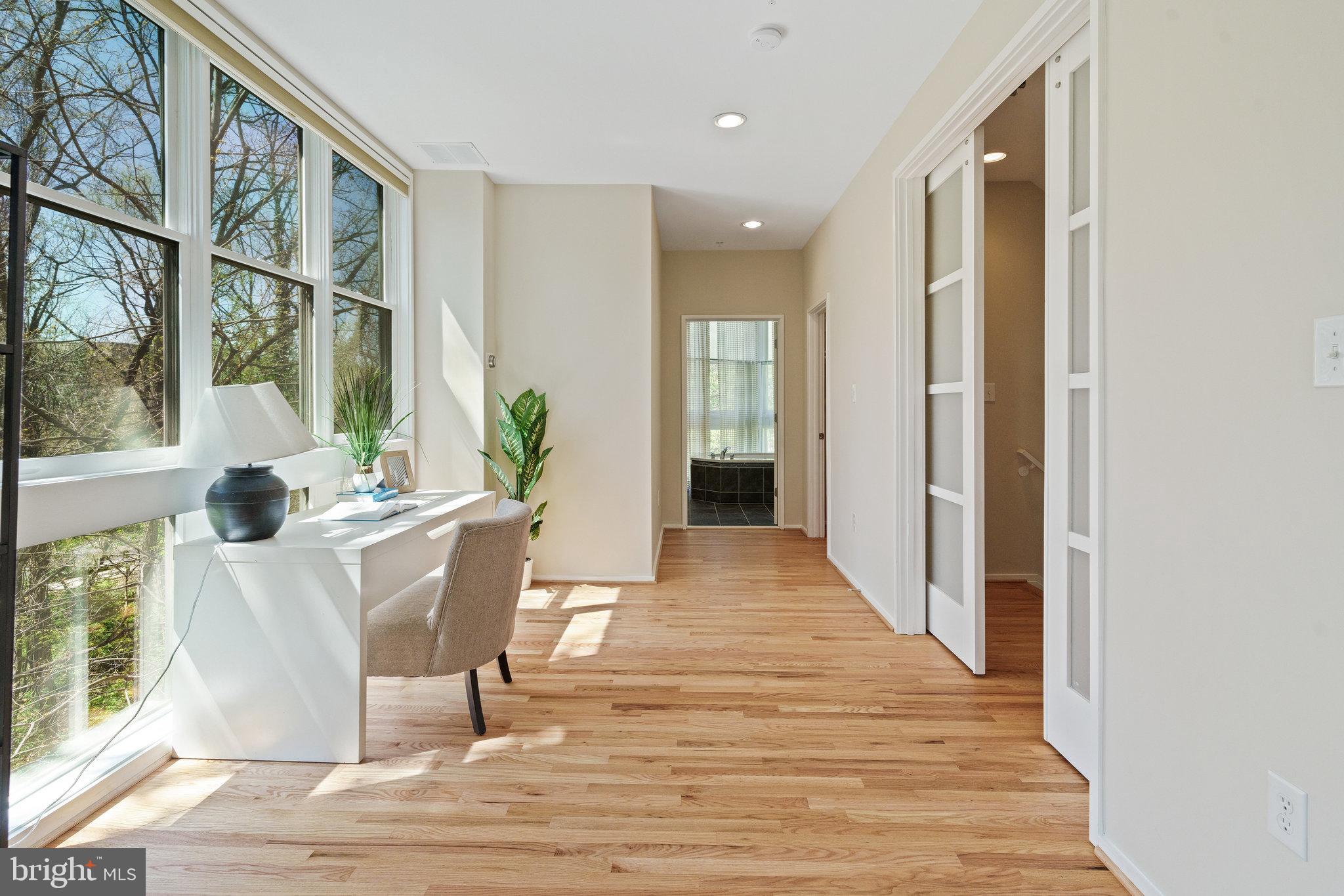 18 WEST - Residential