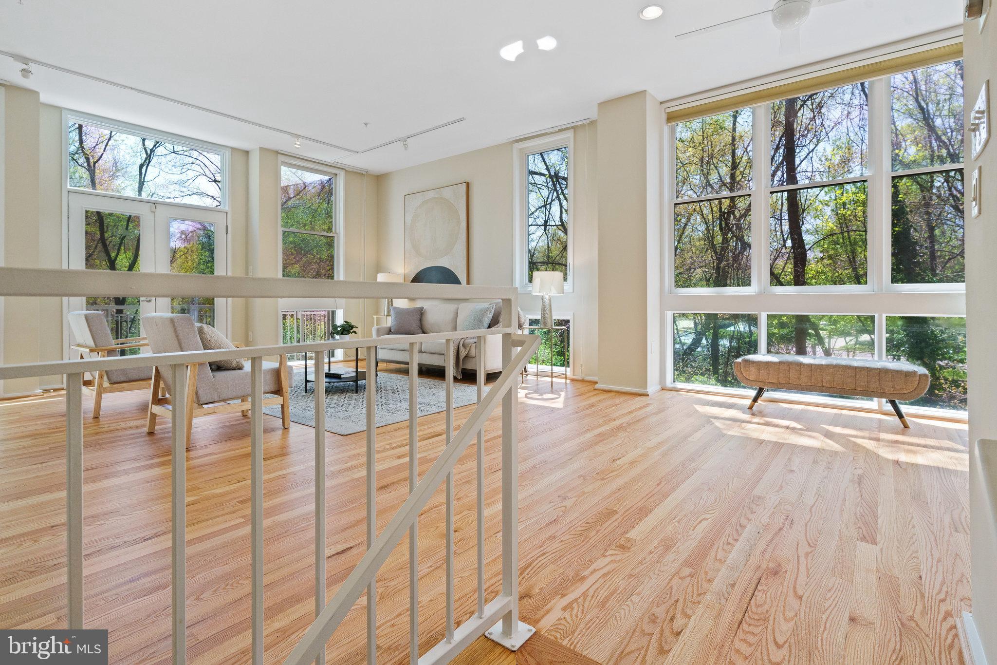 18 WEST - Residential