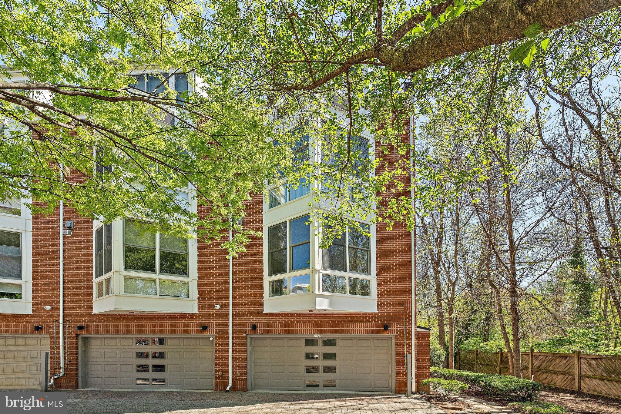 18 WEST - Residential