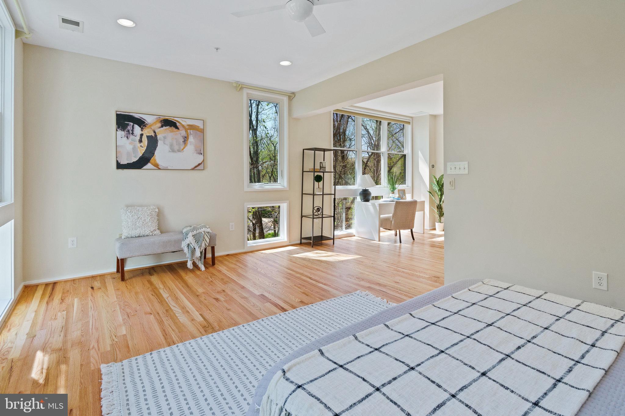 18 WEST - Residential