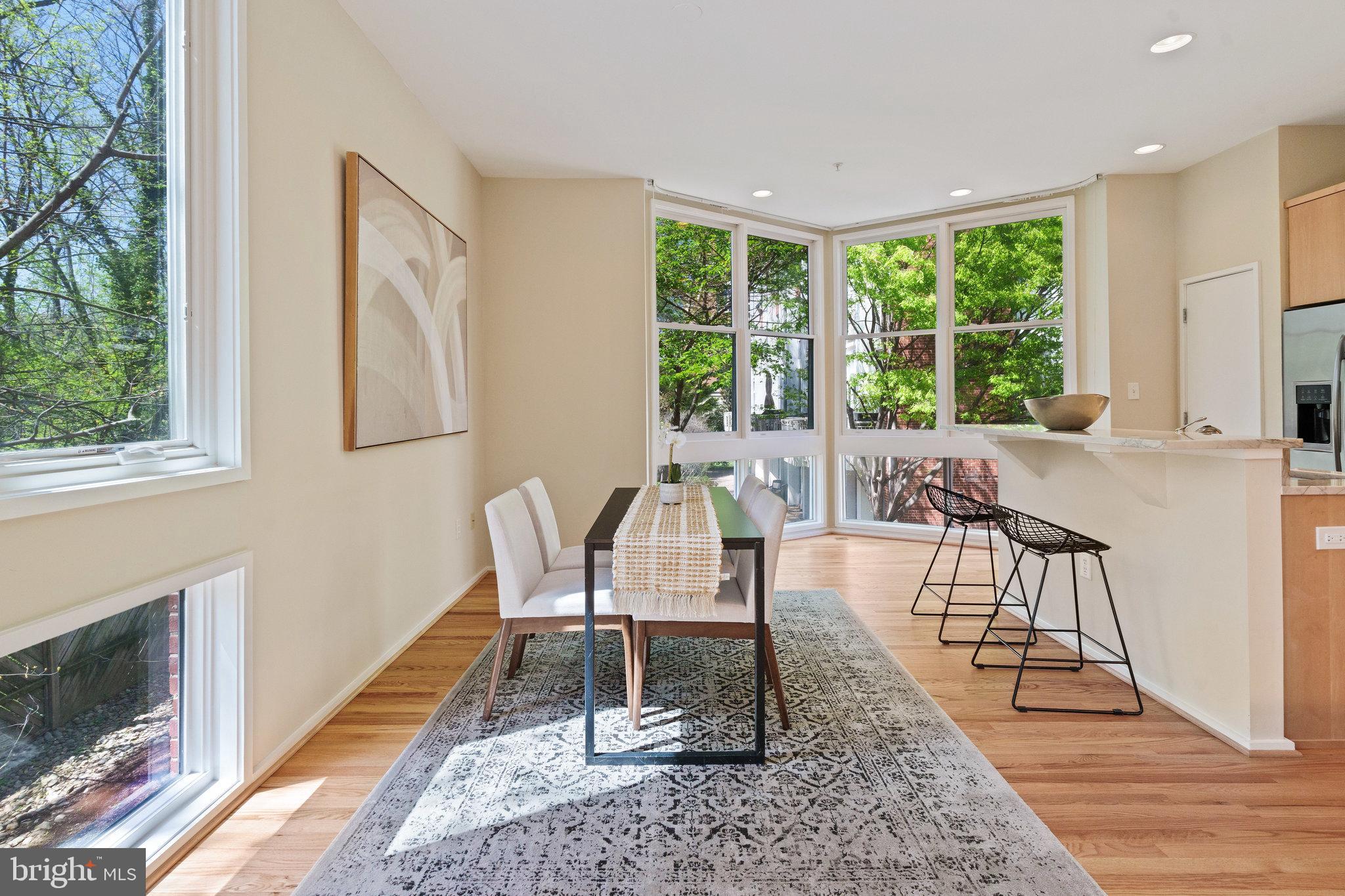 18 WEST - Residential