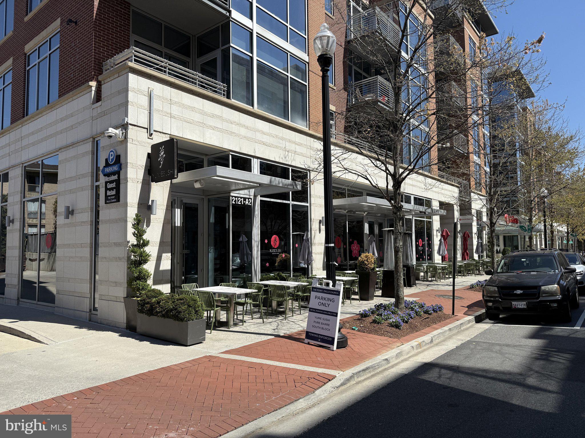 18 WEST - Residential