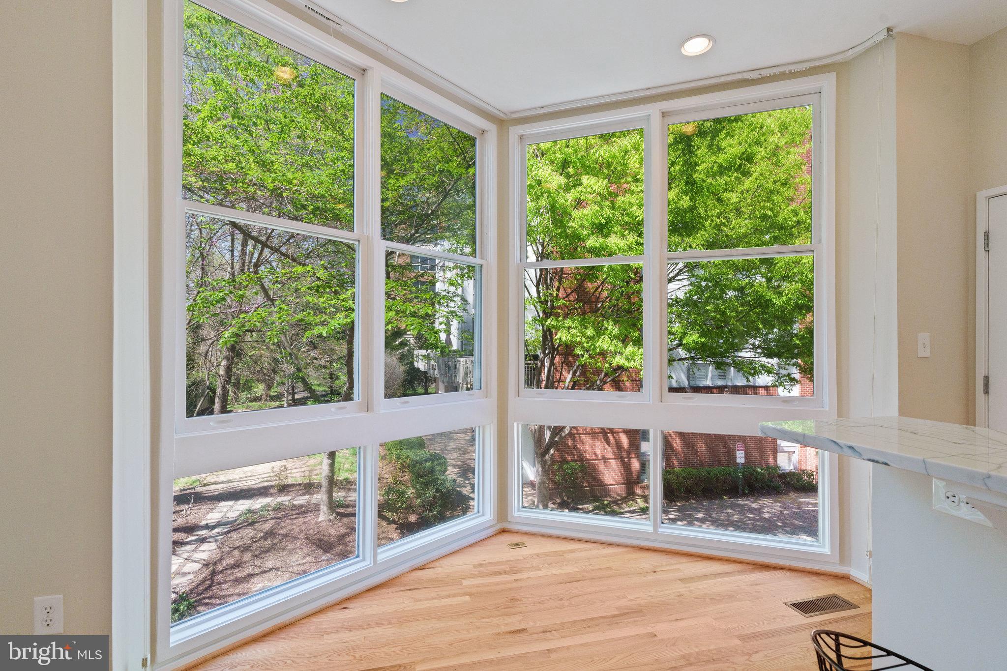 18 WEST - Residential