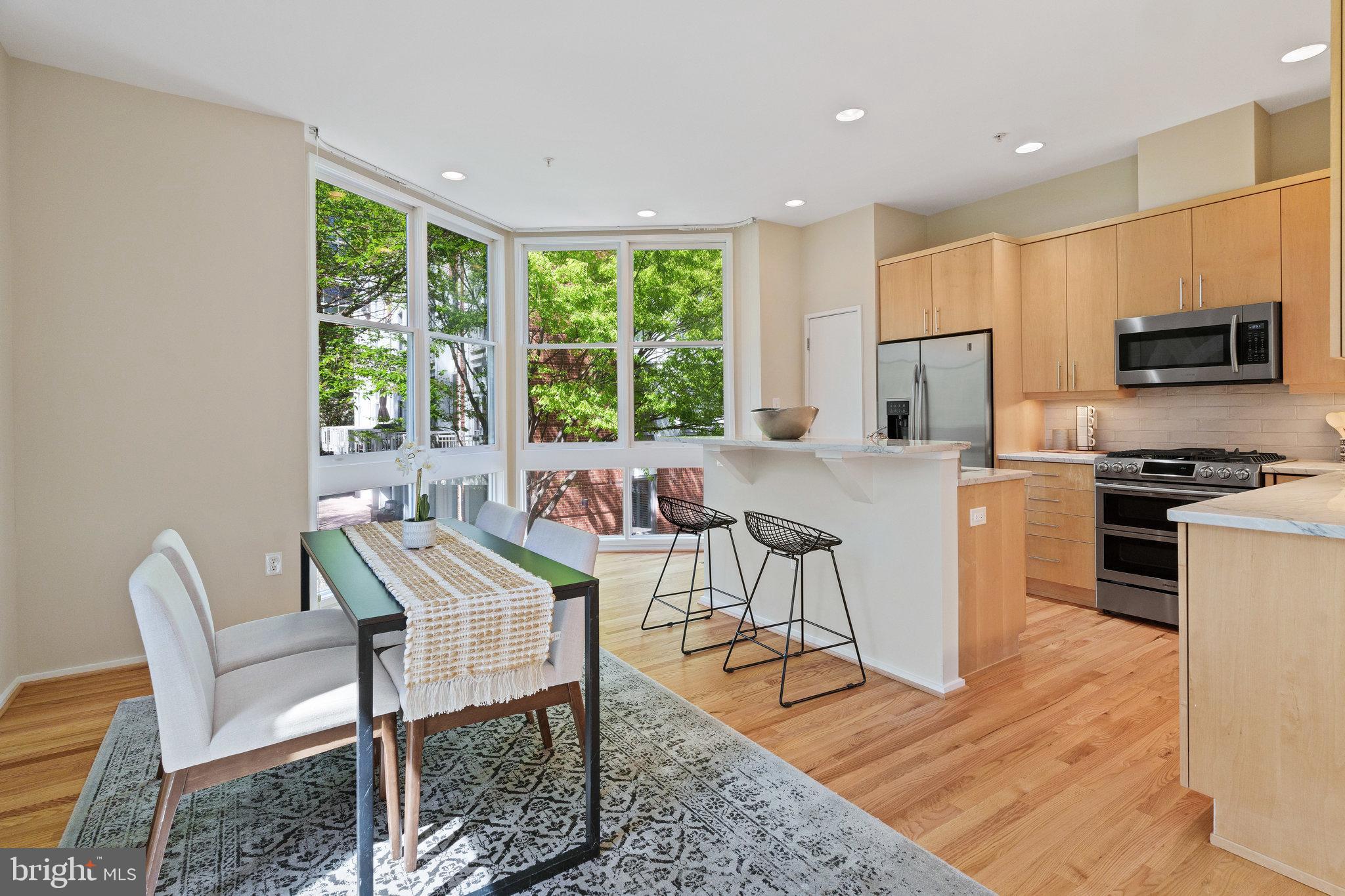 18 WEST - Residential