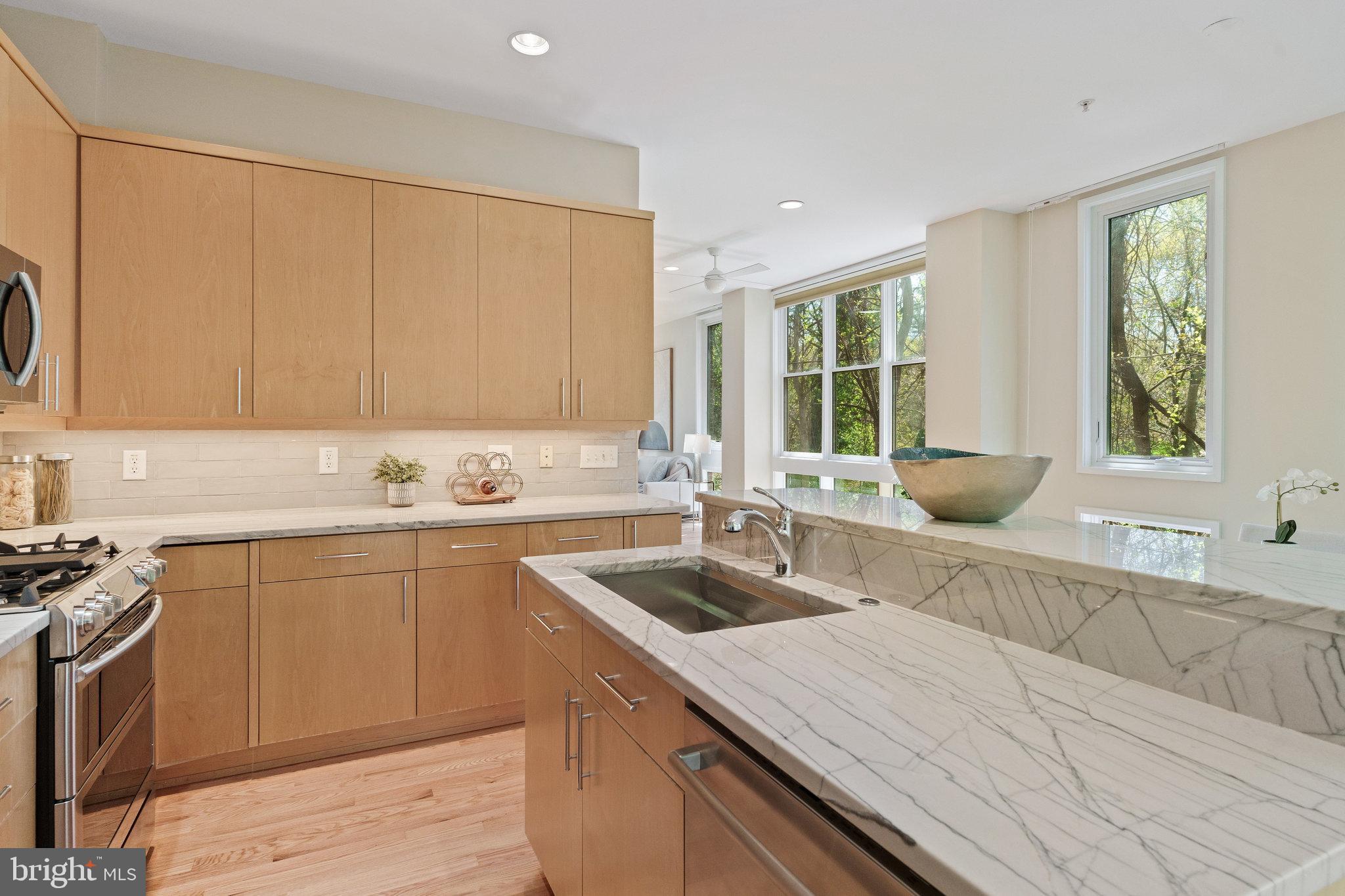 18 WEST - Residential