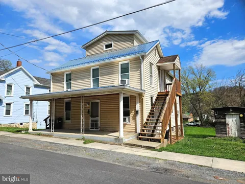 312 Wilkes Street Unit 2, Berkeley Springs, WV MLS: WVMO2005828
