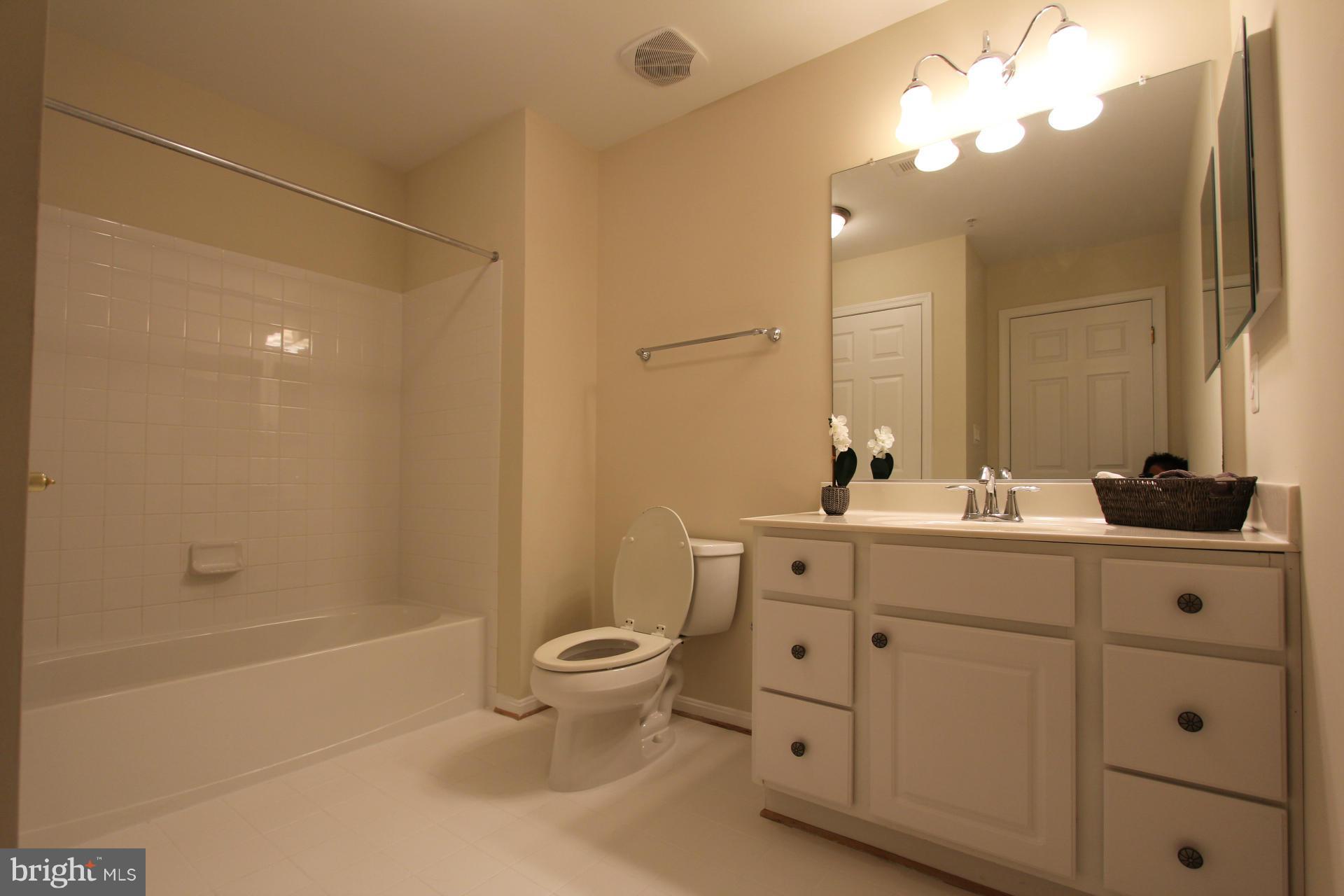 CHATSWORTH VILLAGE CONDO - Residential Lease