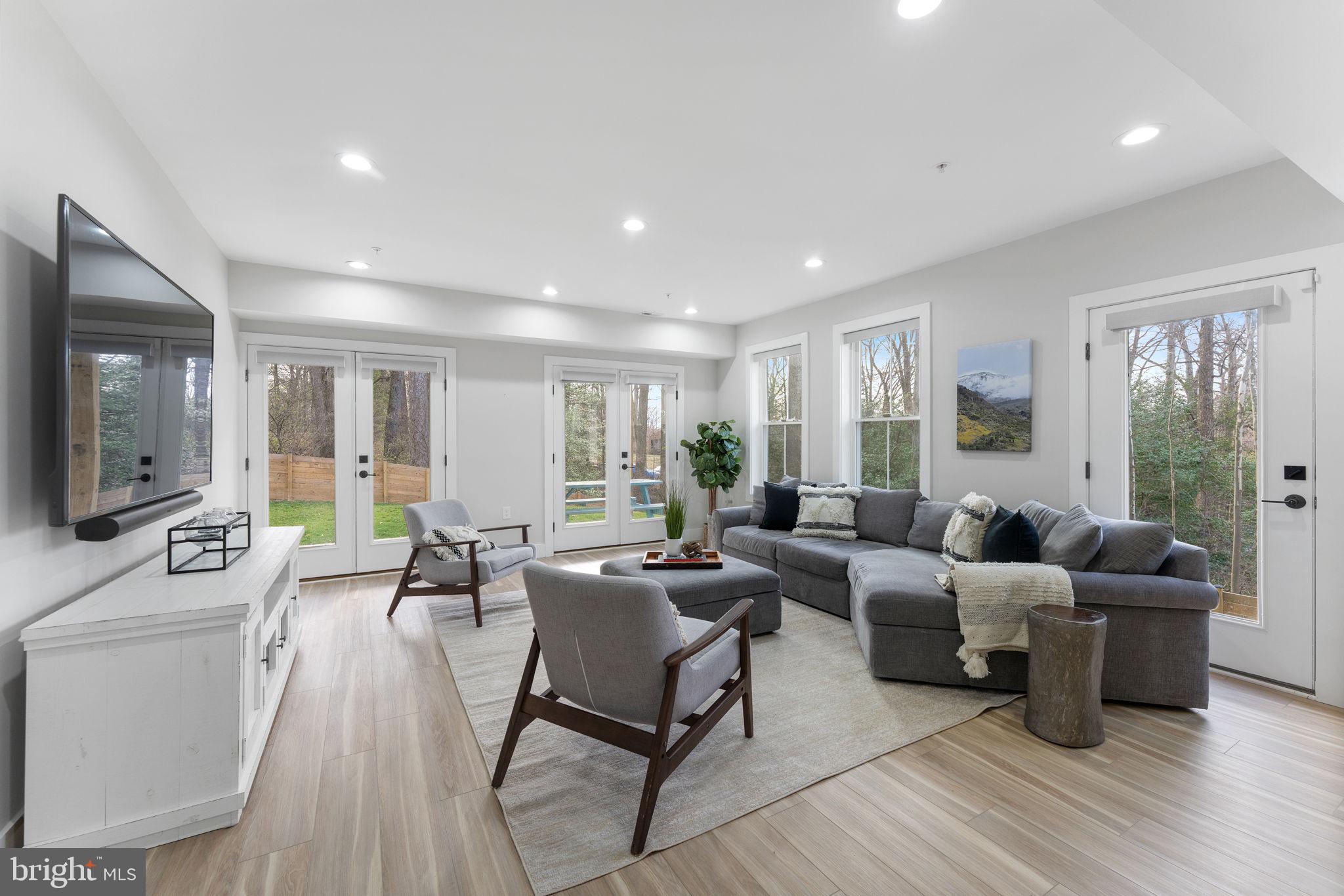 HILLANDALE - Residential