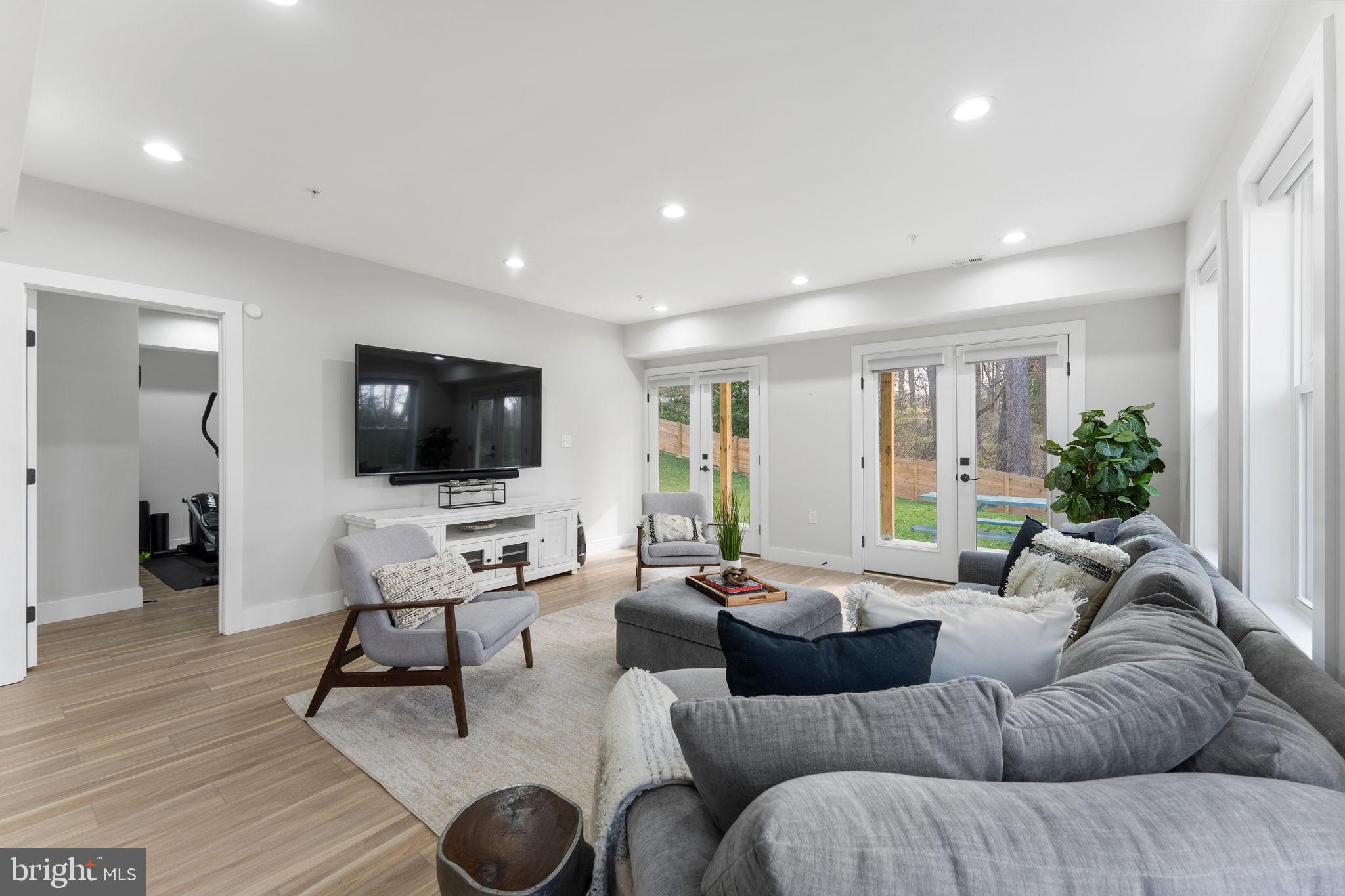 HILLANDALE - Residential