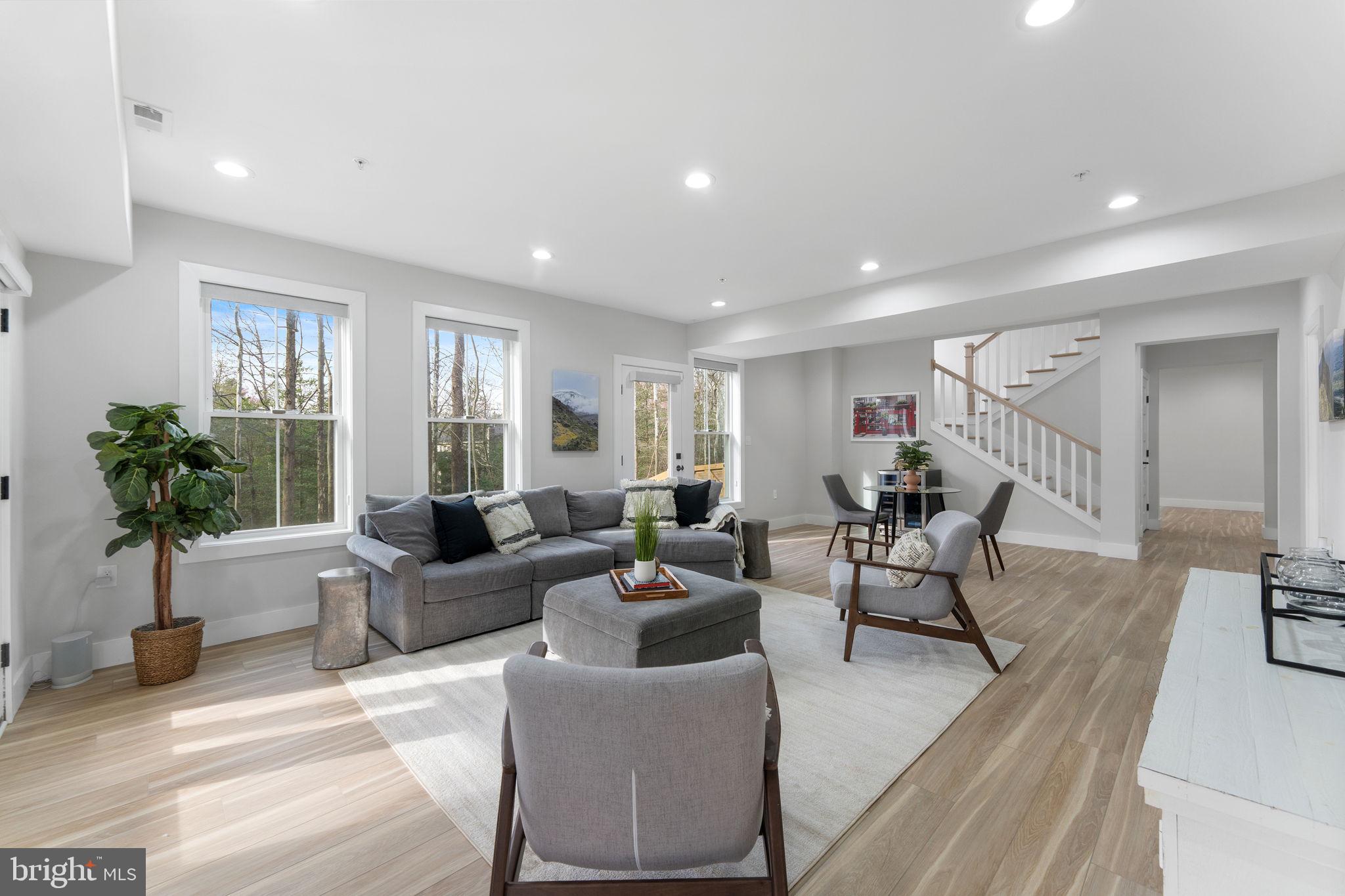 HILLANDALE - Residential