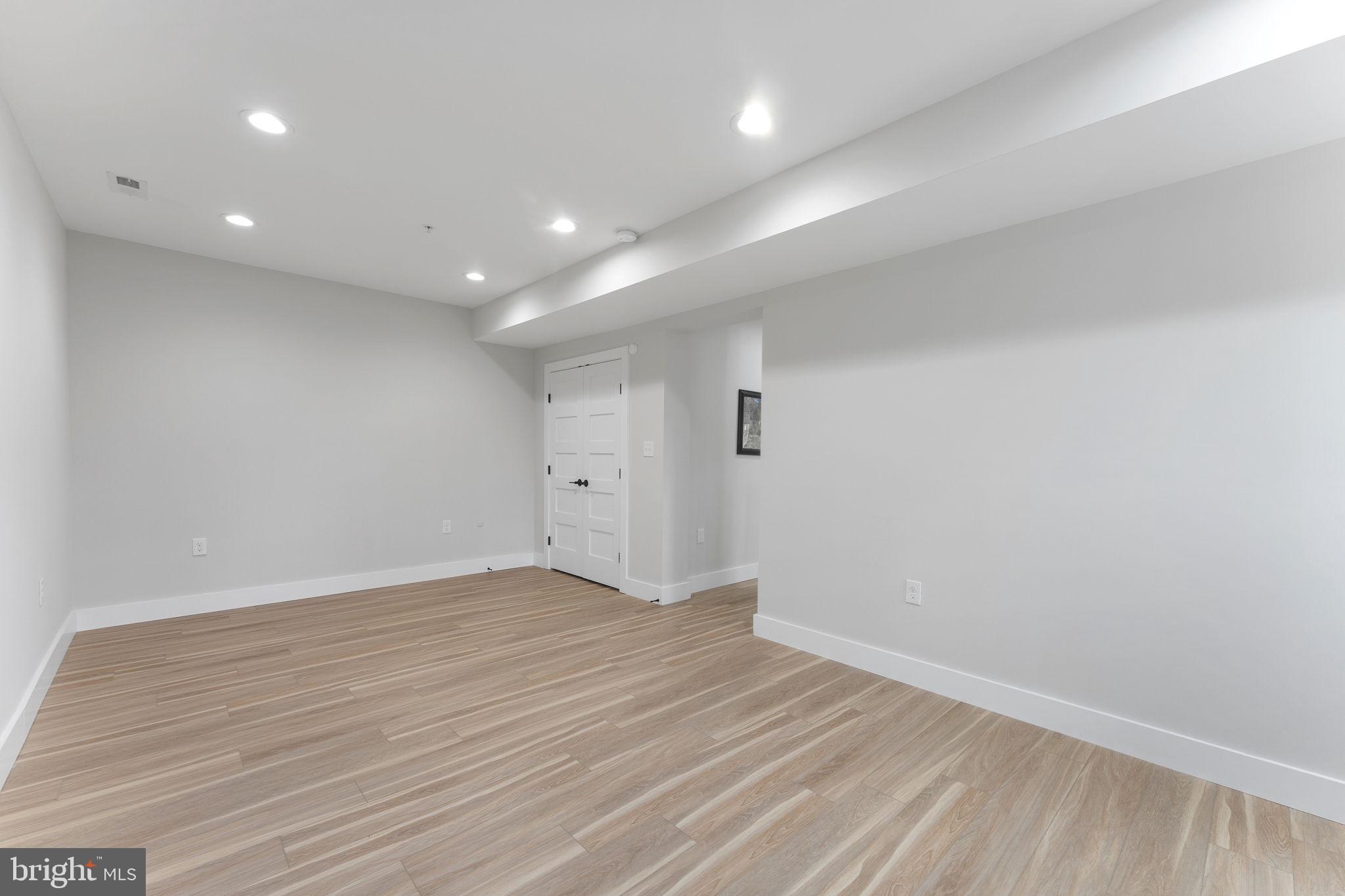 HILLANDALE - Residential