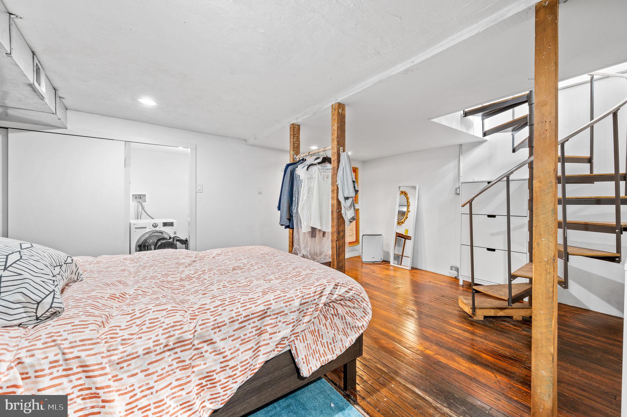 OLD CITY - Residential Income