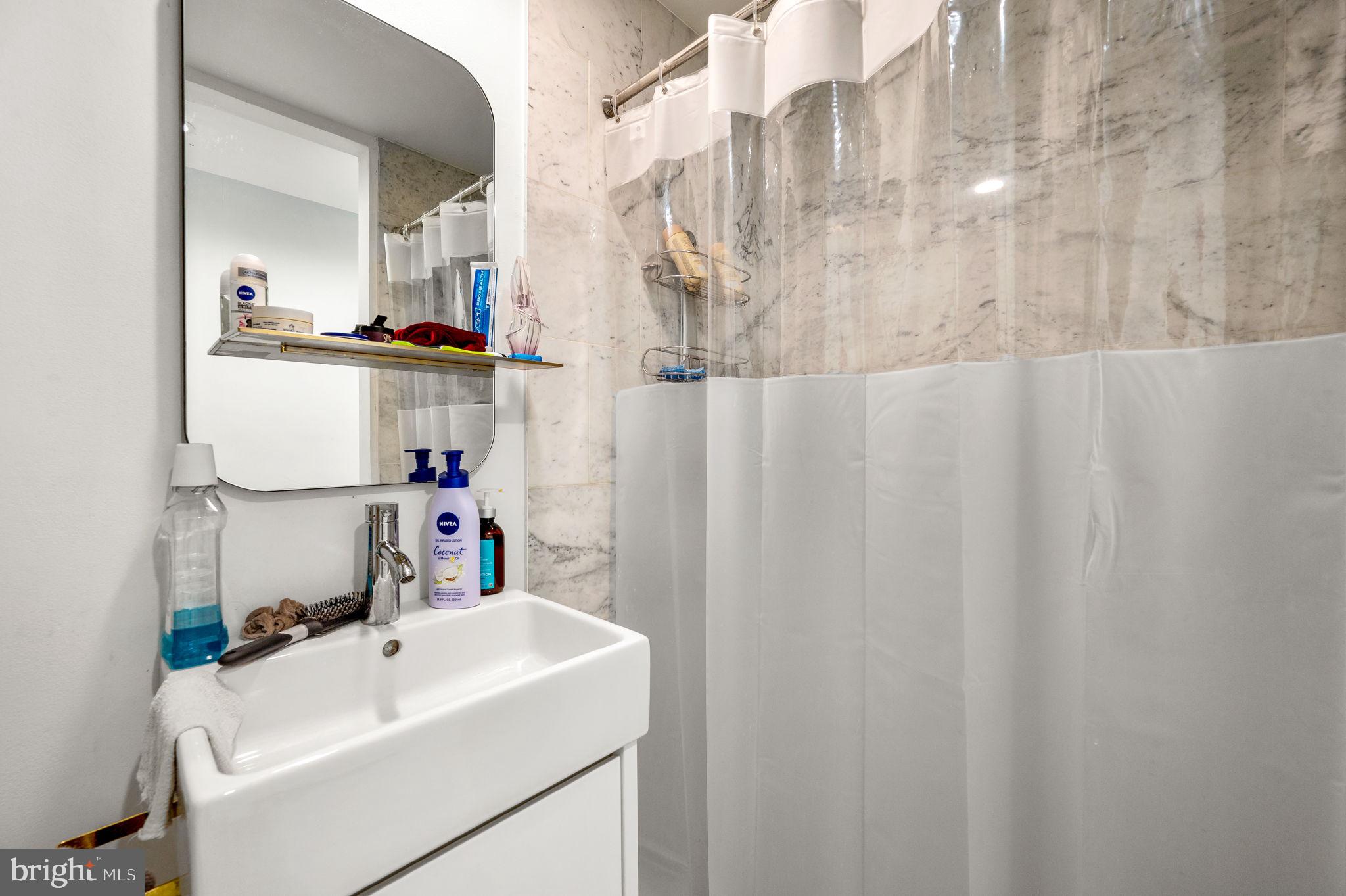 OLD CITY - Residential Income