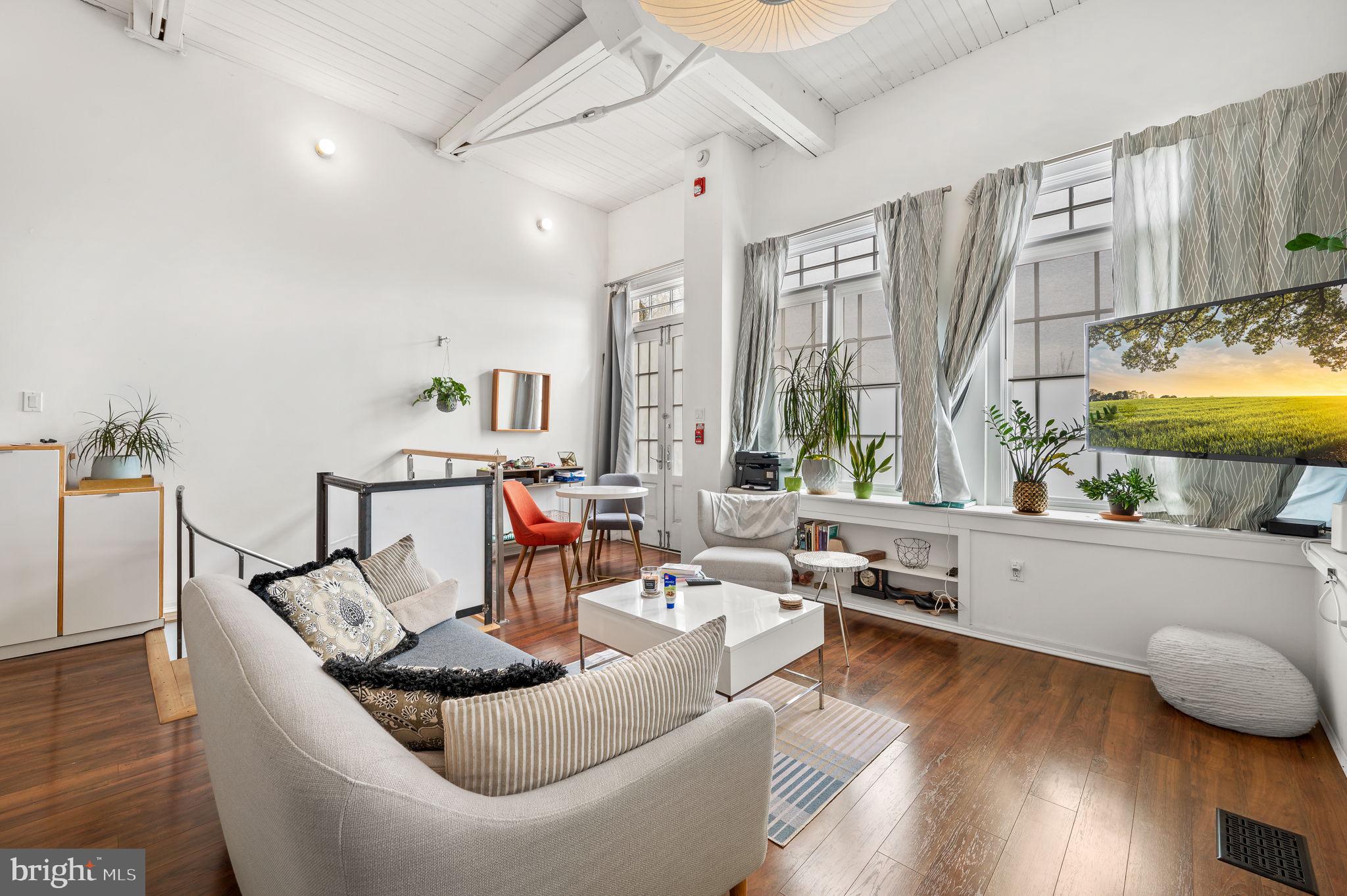 OLD CITY - Residential Income