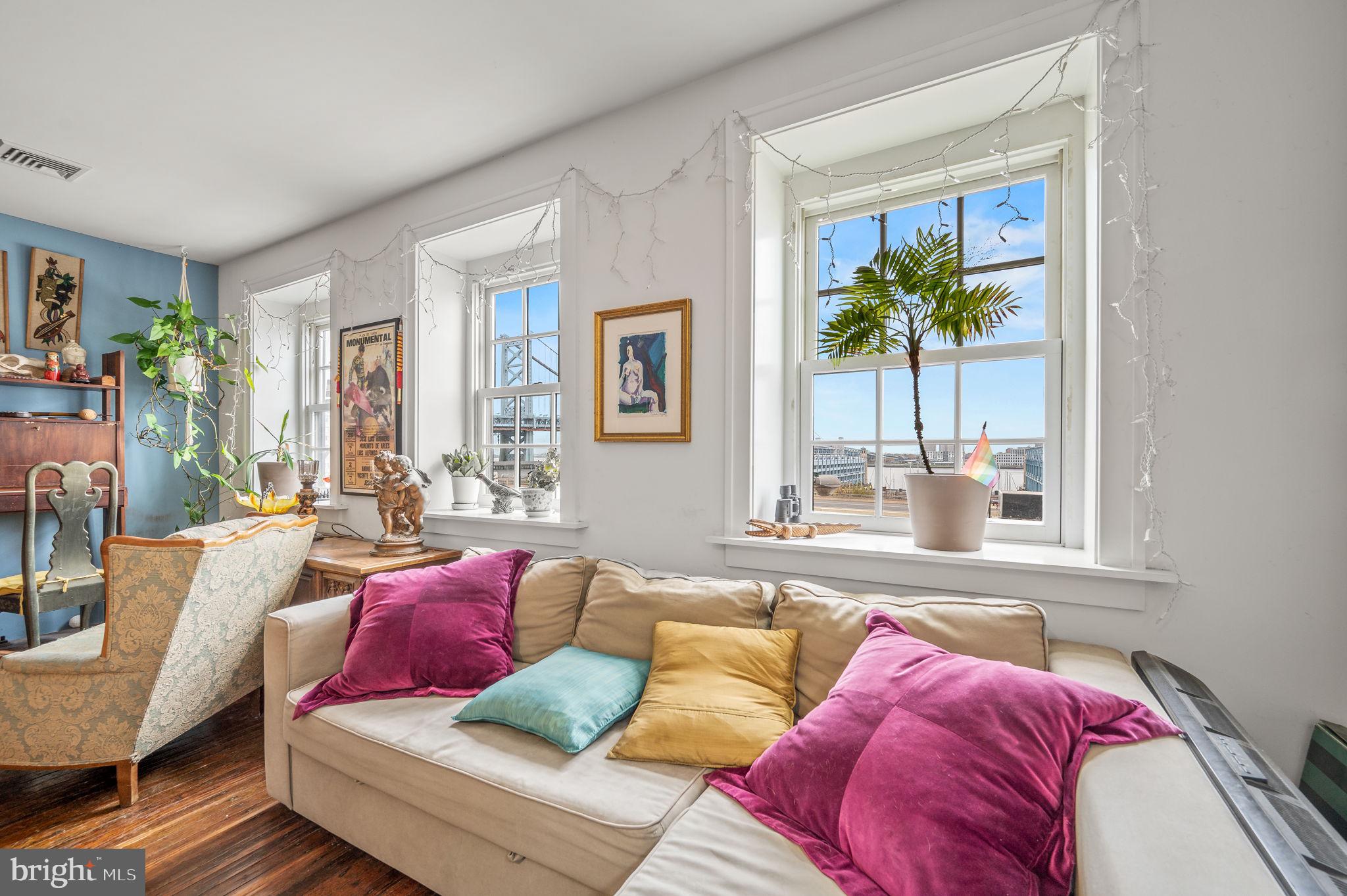 OLD CITY - Residential Income