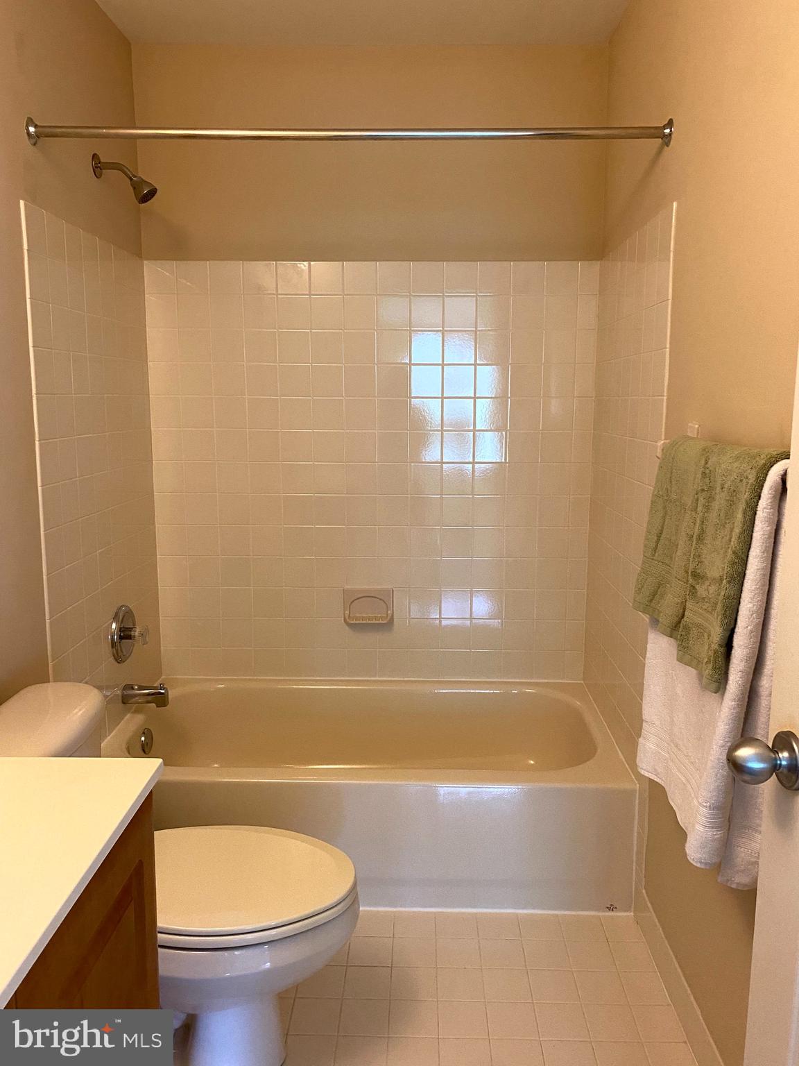 RESERVE AT PENN CRSG - Residential Lease