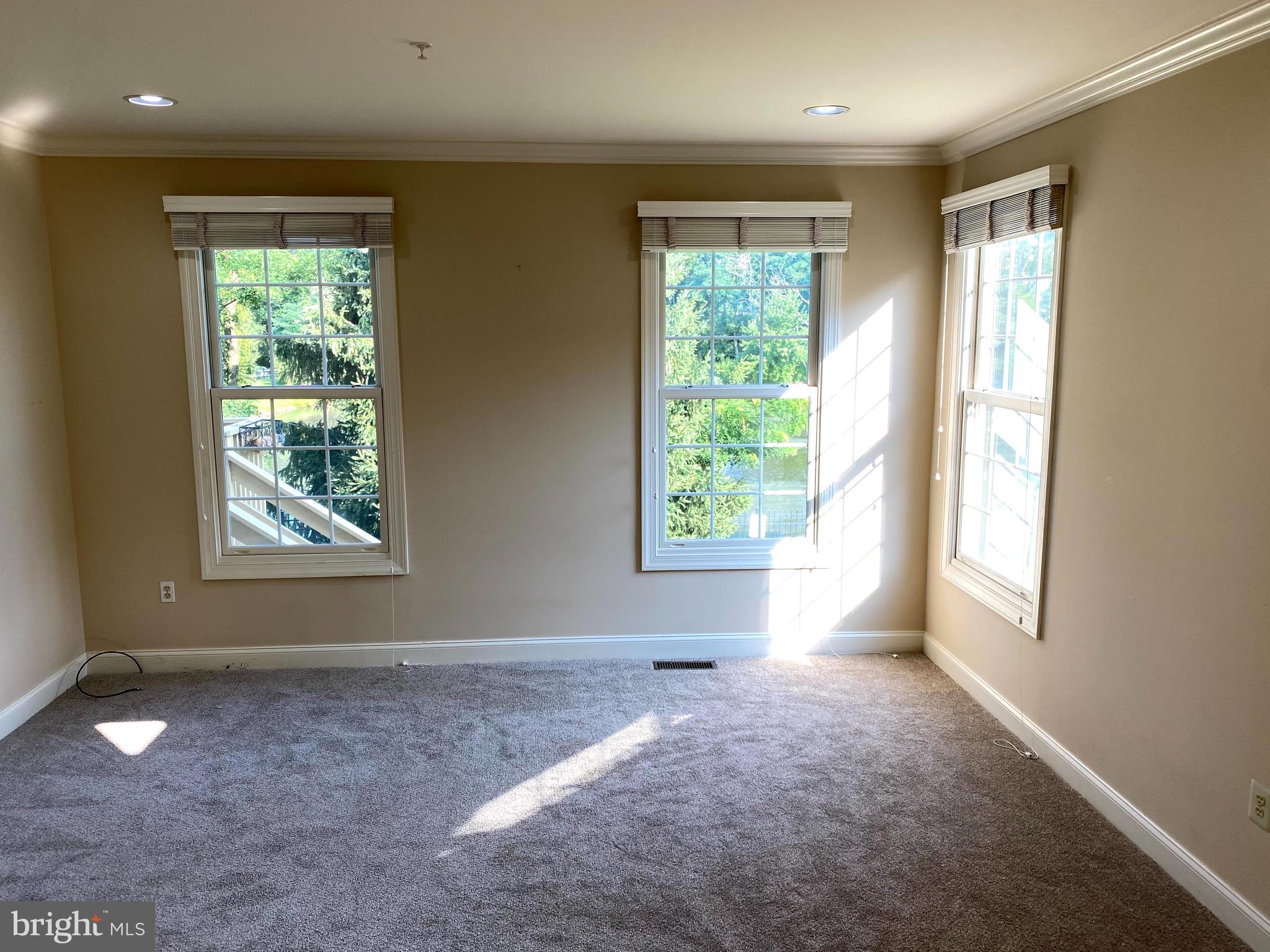 RESERVE AT PENN CRSG - Residential Lease