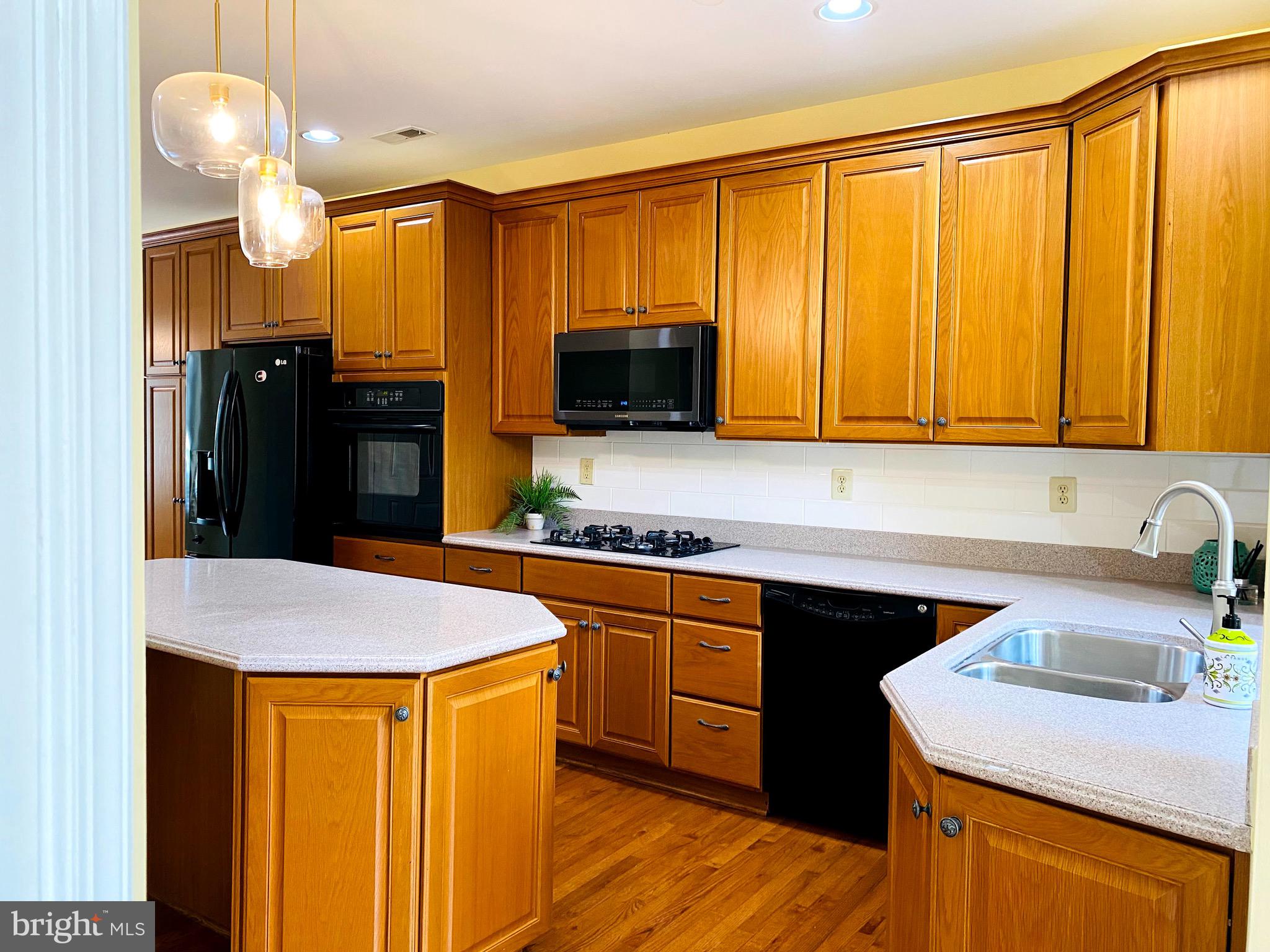 RESERVE AT PENN CRSG - Residential Lease