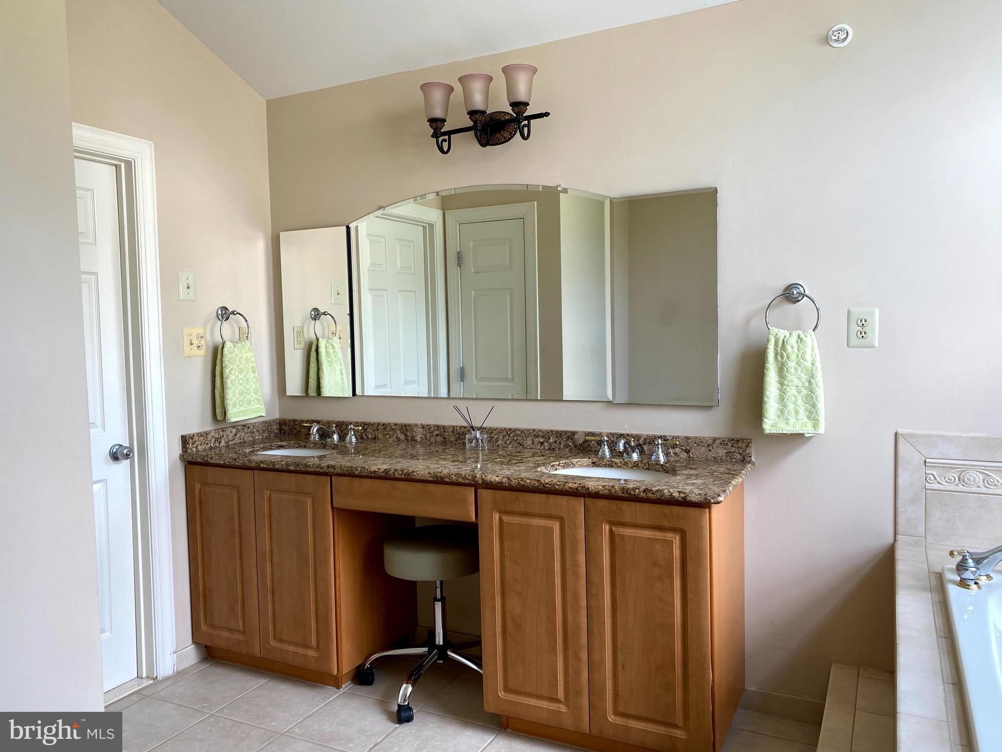 RESERVE AT PENN CRSG - Residential Lease