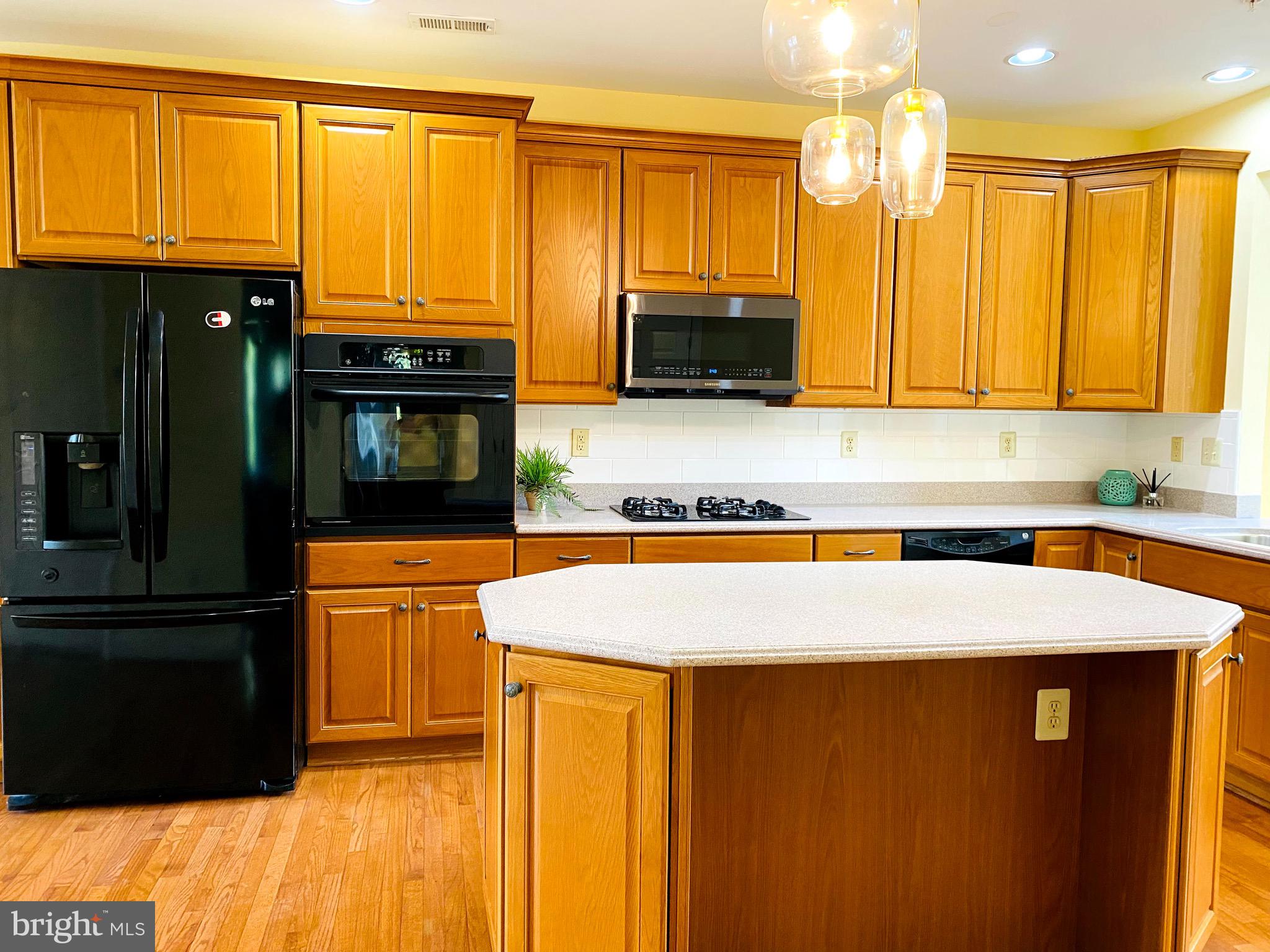 RESERVE AT PENN CRSG - Residential Lease