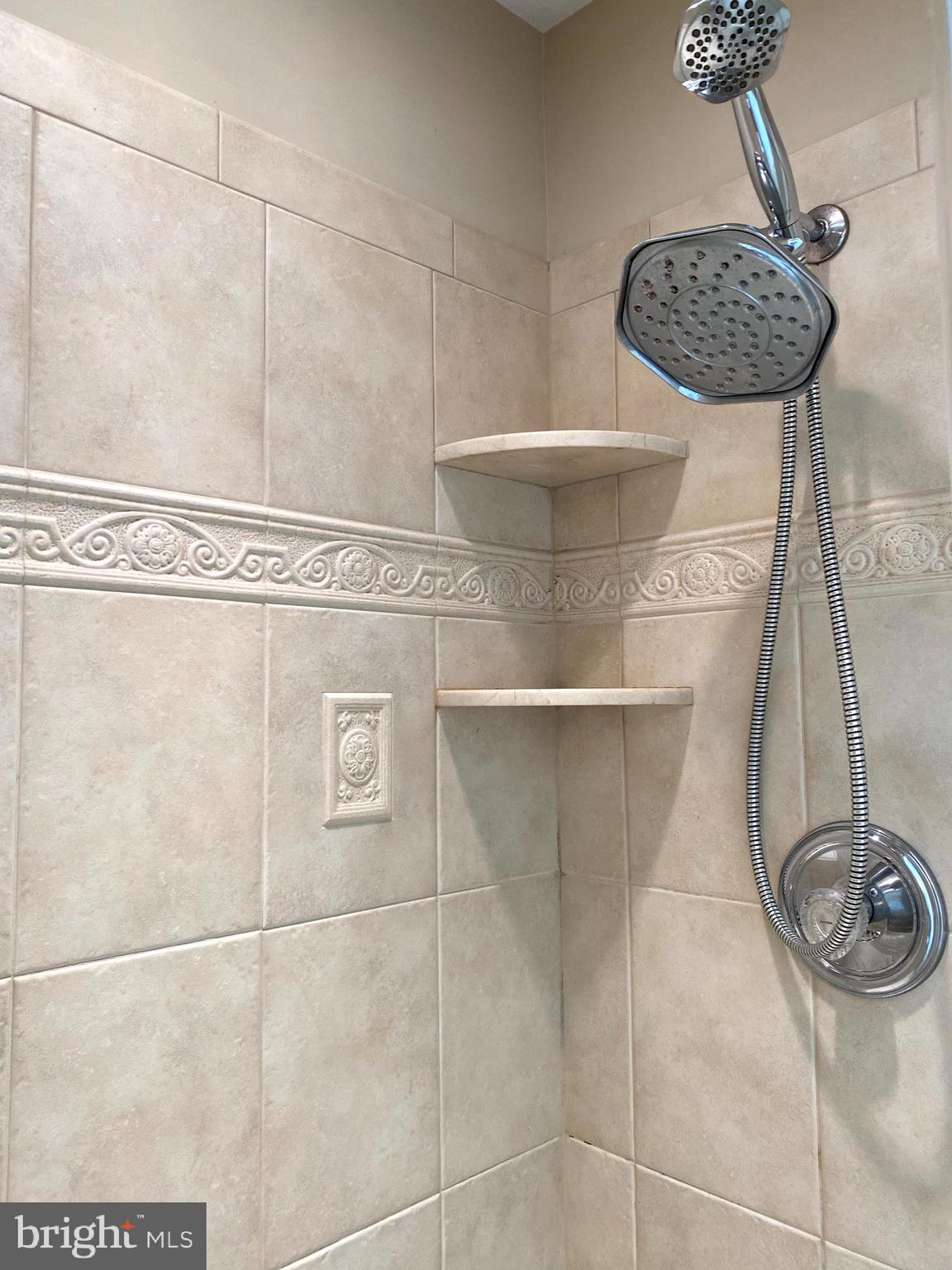 RESERVE AT PENN CRSG - Residential Lease