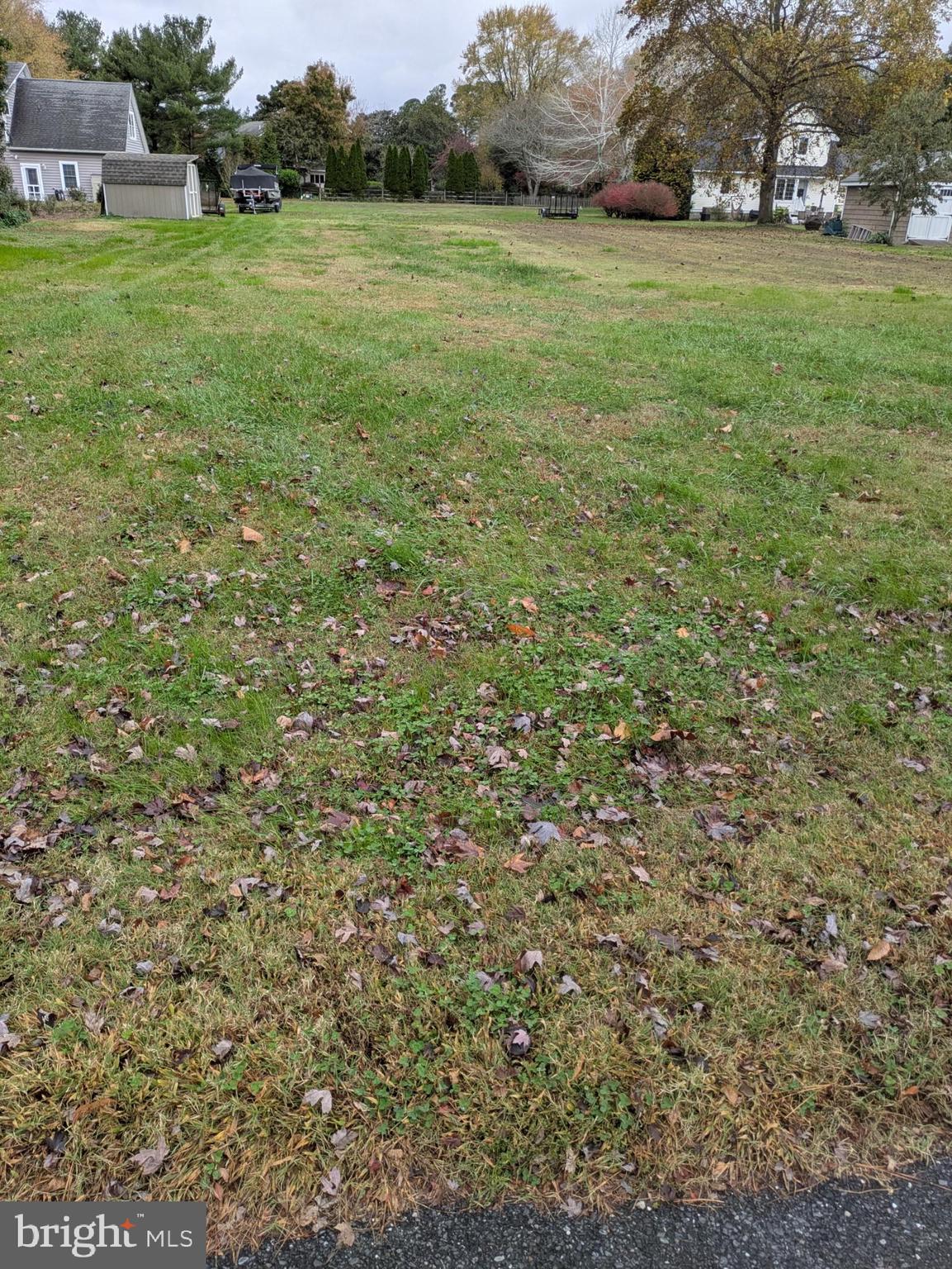 HOLIDAY HARBOR - Land