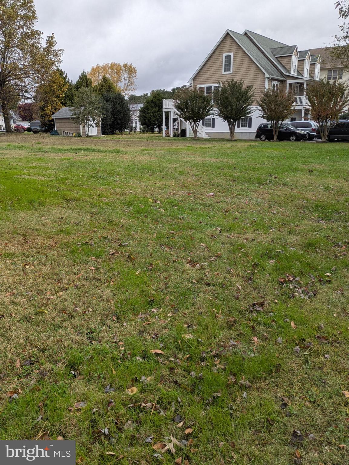 HOLIDAY HARBOR - Land