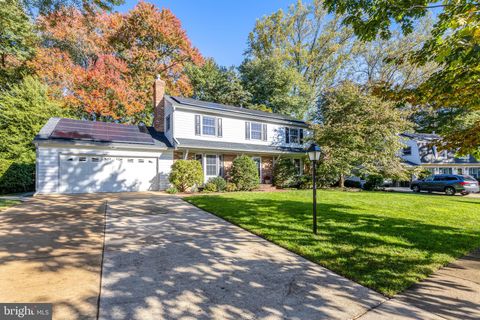 Photo of 4224 Holborn Avenue, ANNANDALE, VA 22003 (MLS # VAFX2300020)