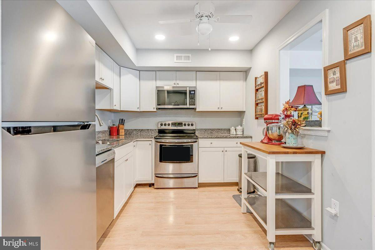 STONEGATE VILLAGE - Residential