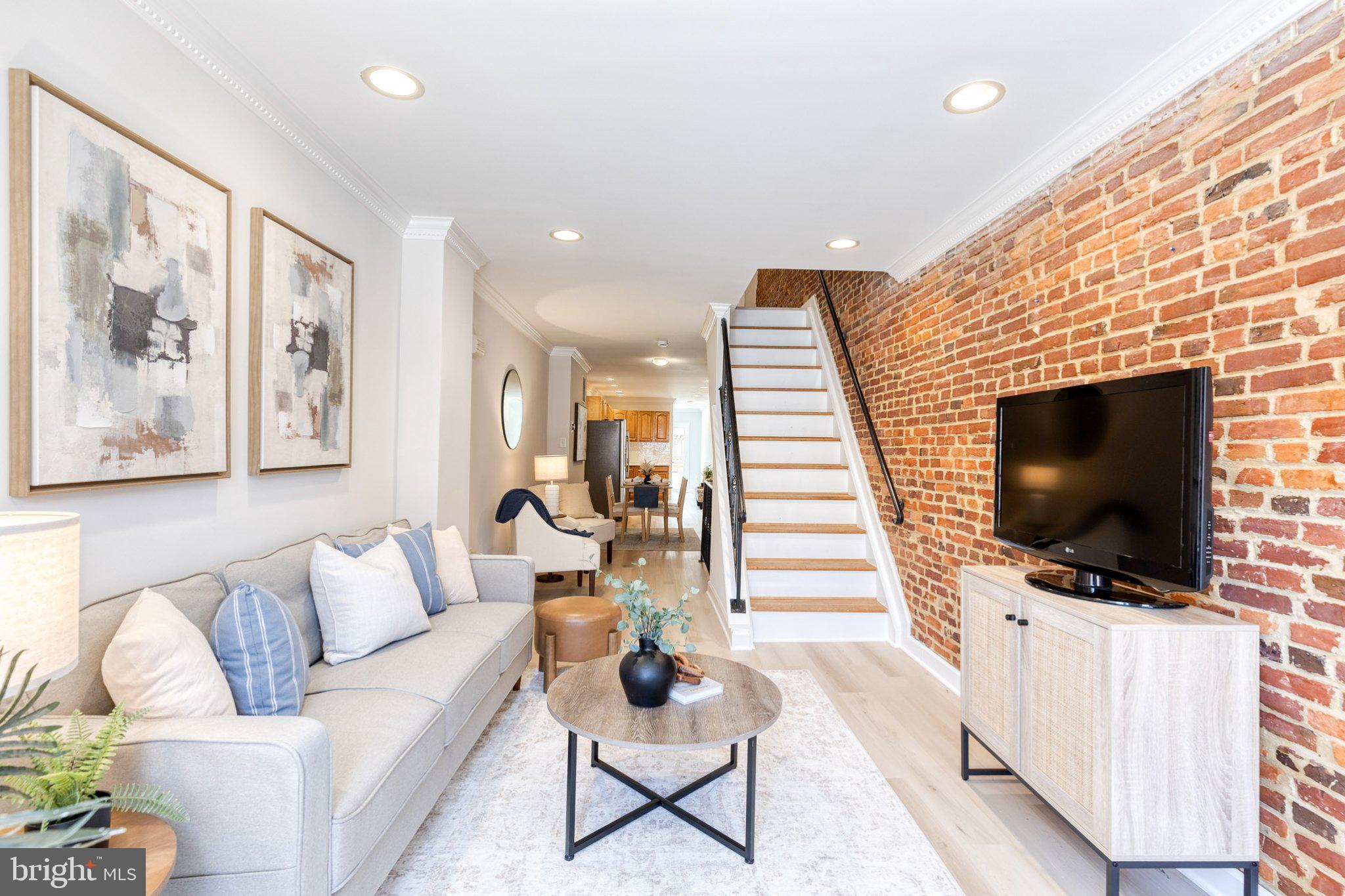 1806 LIGHT STREET