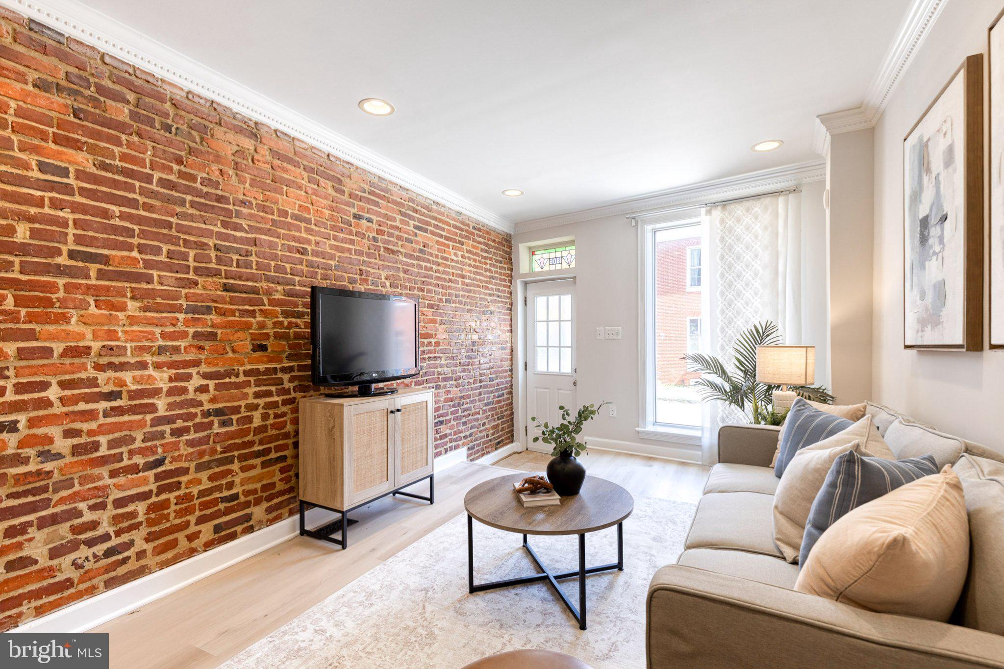 1806 LIGHT STREET