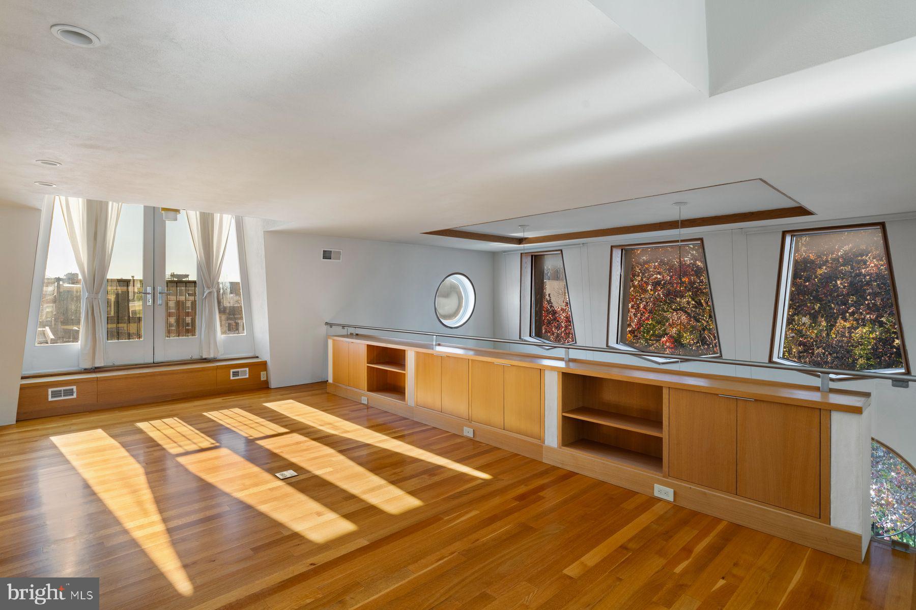 RITTENHOUSE SQUARE - Residential Income