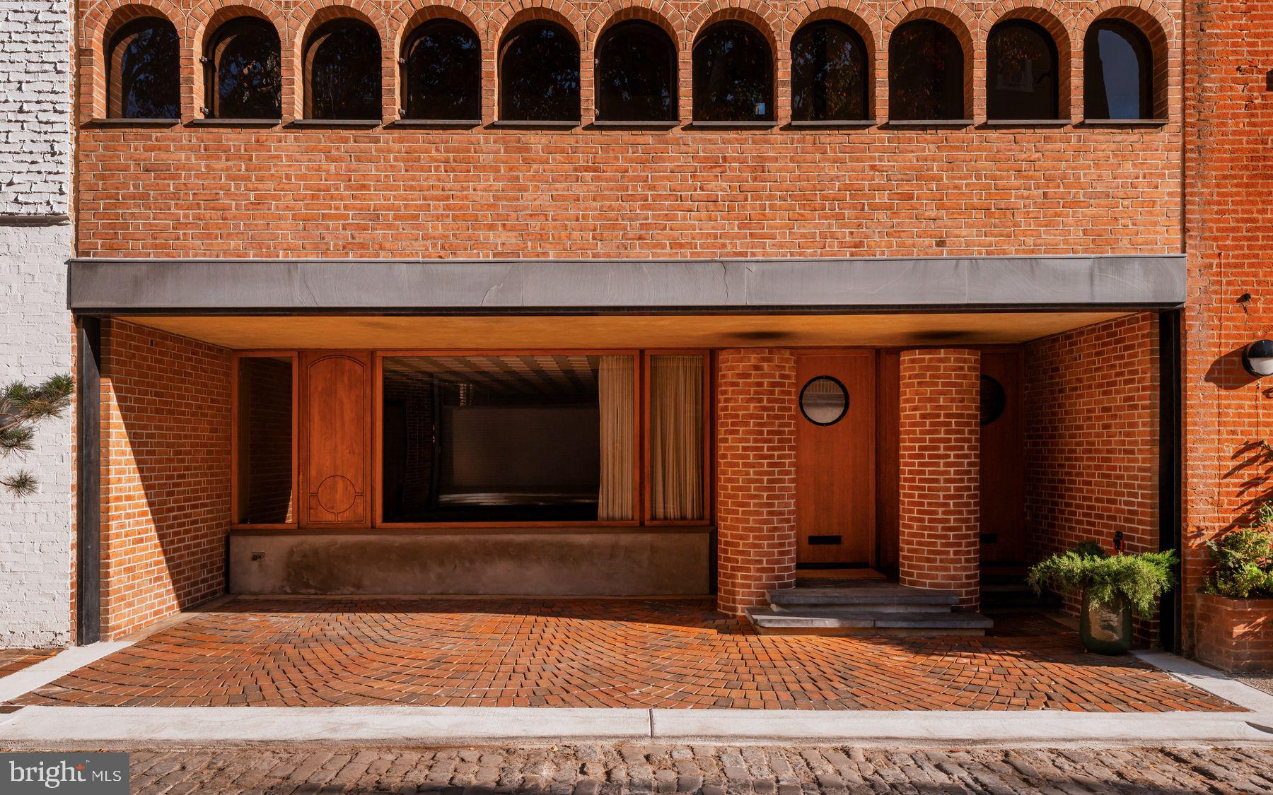 RITTENHOUSE SQUARE - Residential Income