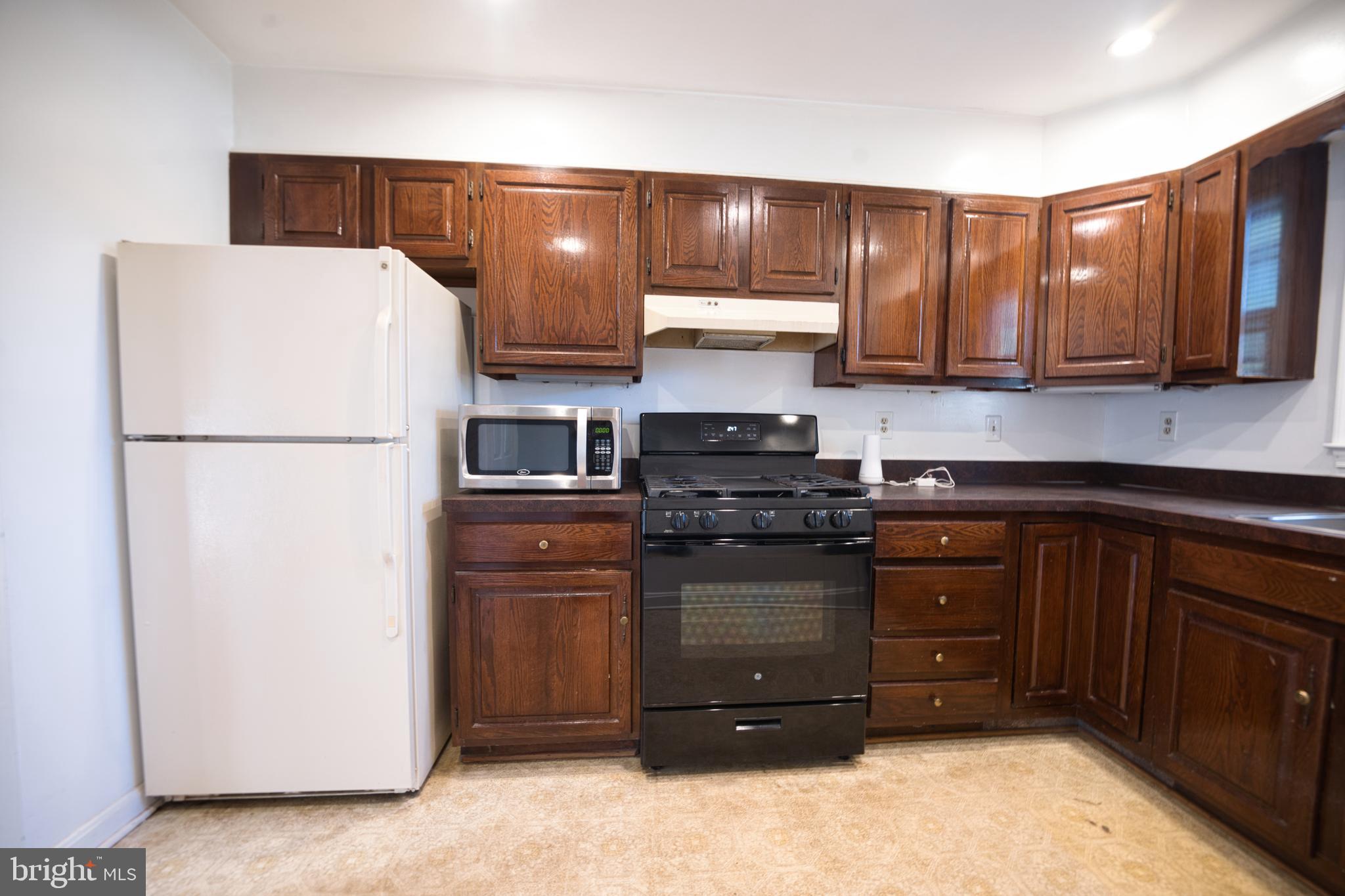 HOLLYWOOD PARK - Residential Lease