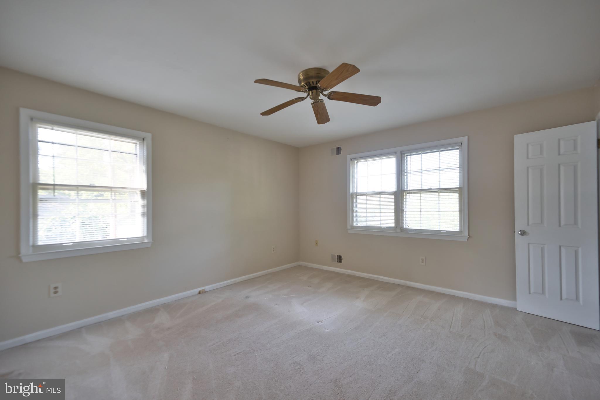 HOLLYWOOD PARK - Residential Lease