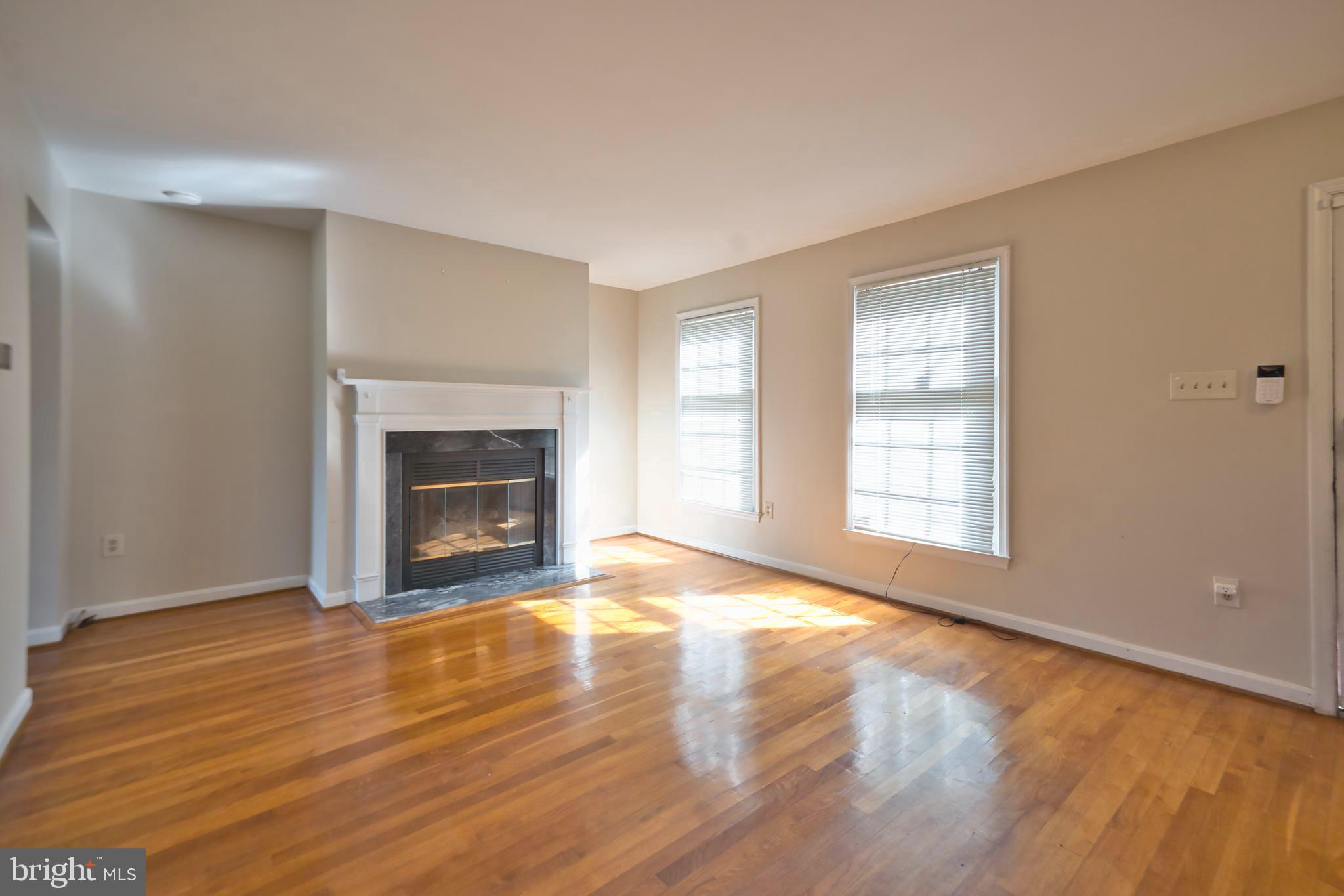 HOLLYWOOD PARK - Residential Lease