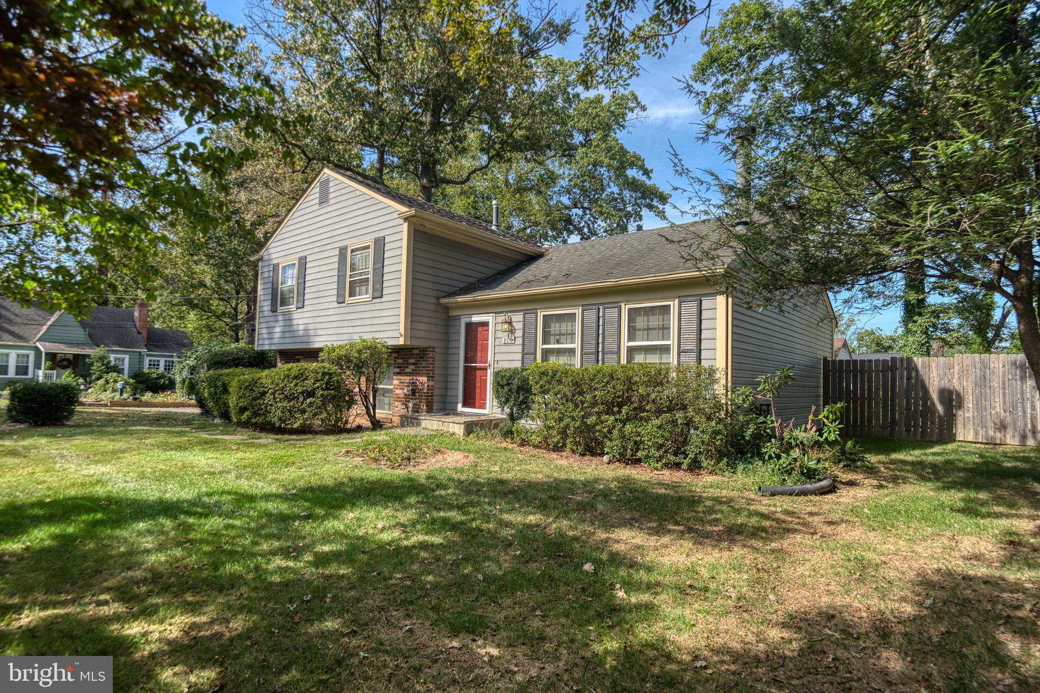 HOLLYWOOD PARK - Residential Lease