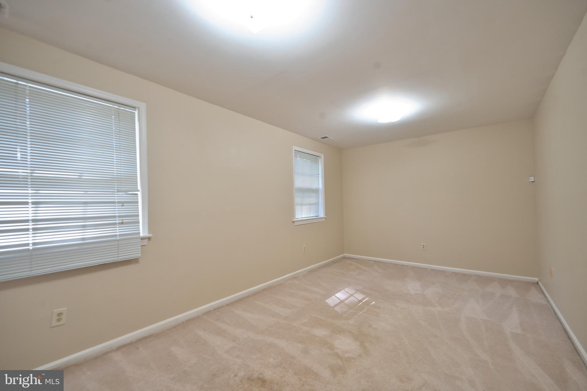 HOLLYWOOD PARK - Residential Lease